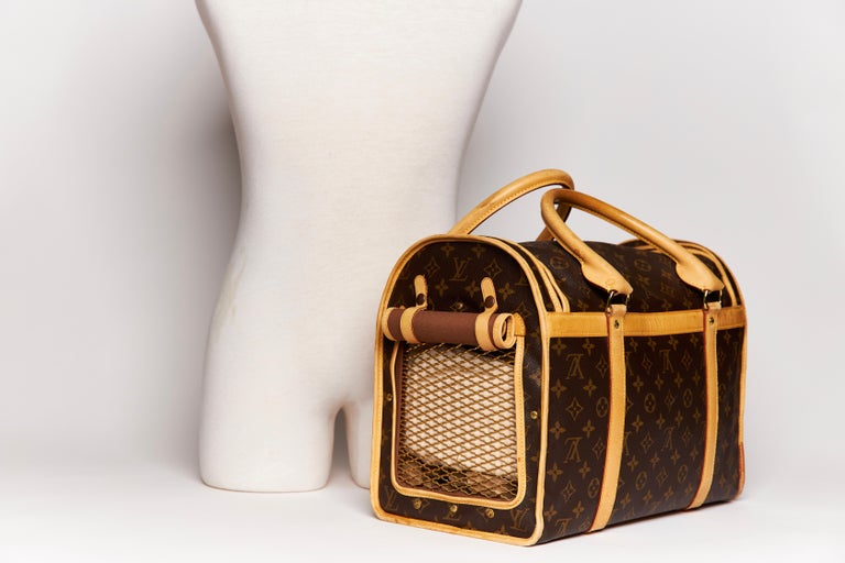 Louis Vuitton Monogram Sac Chien Pet Carrier 50 (2006) In Fair Condition For Sale In Montreal, Quebec
