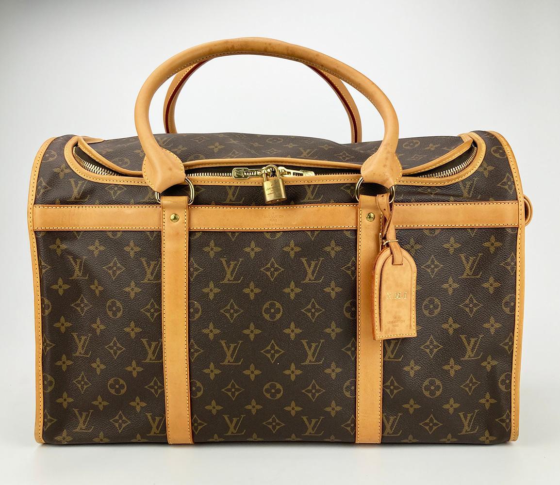Louis Vuitton Vintage Monogram Sac Chien Pet Carrier 50 in good condition. Signature monogram canvas and leather exterior trimmed with golden brass hardware. Full top zip around top closure and double top leather handles. Gold wire mesh pet window