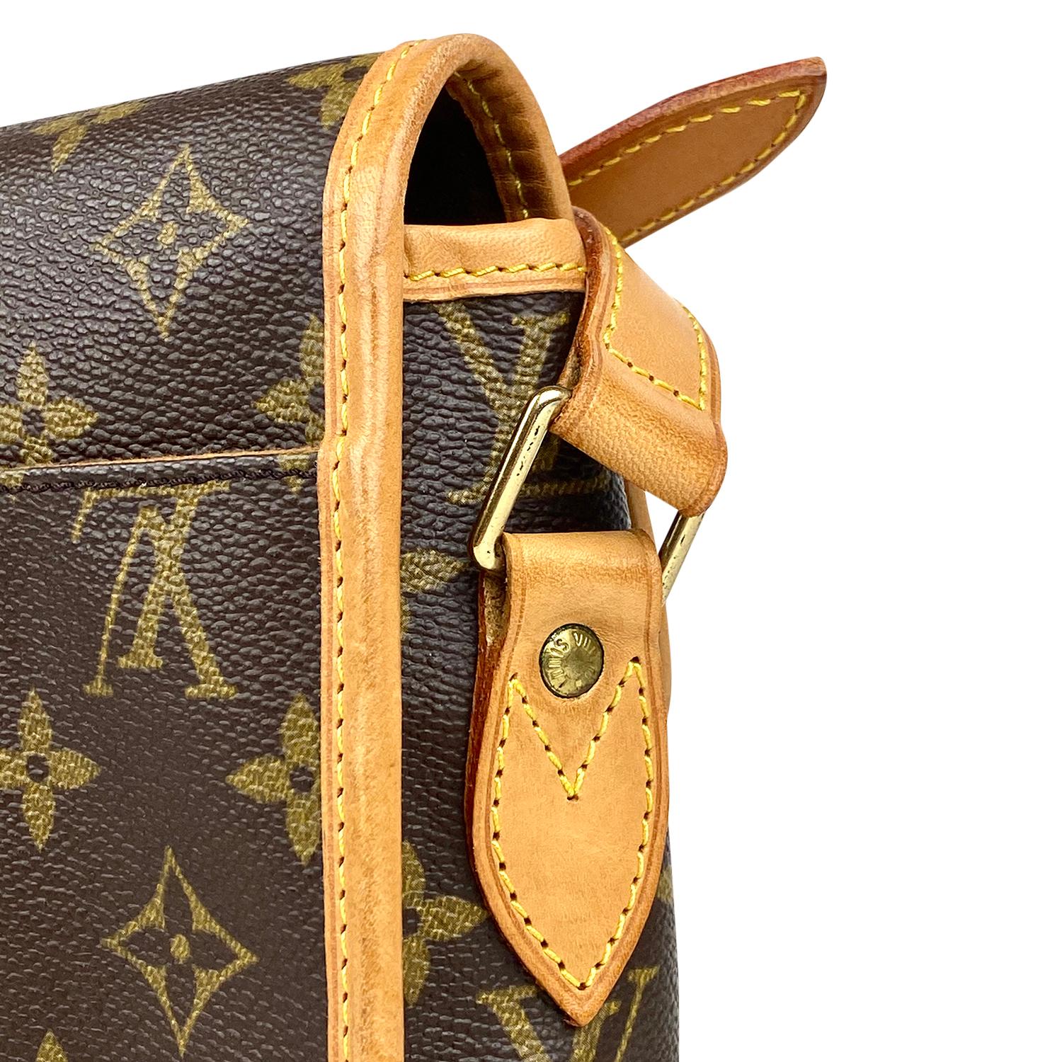 Louis Vuitton Monogram Sac Gibeciere MM Crossbody Bag In Good Condition In Sundbyberg, SE
