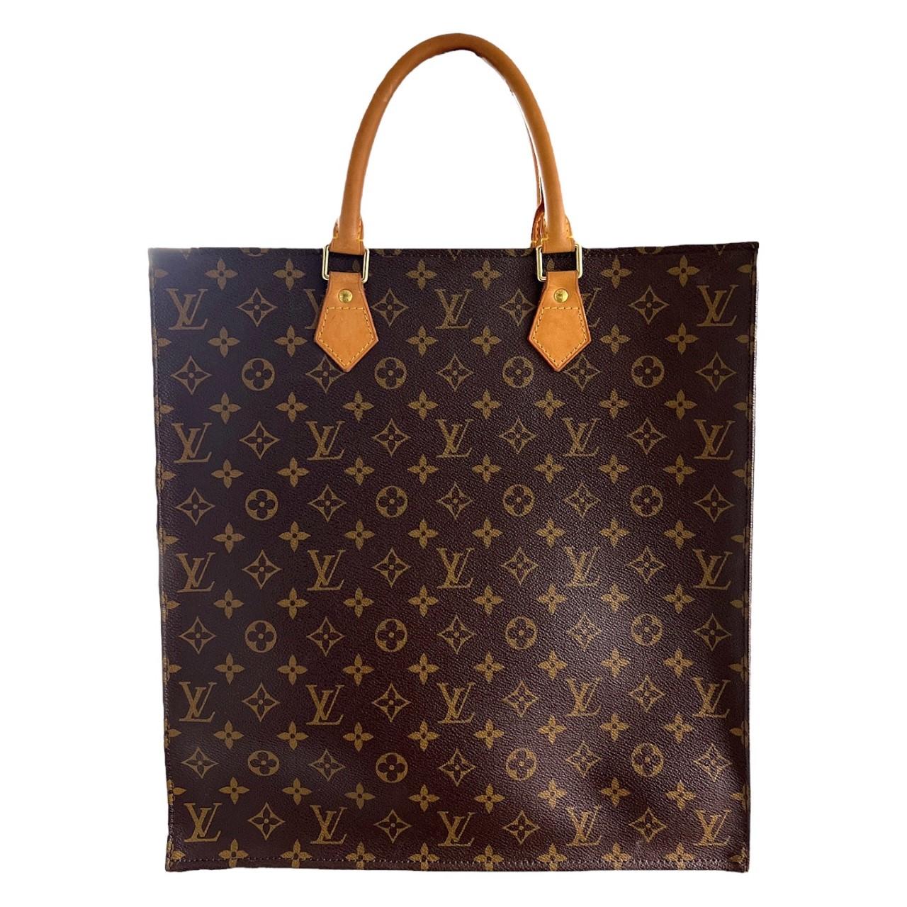We are offering this classy Louis Vuitton Monogram Sac Plat Tote. It is crafted of the classic brown Louis Vuitton monogram canvas, with signature vachetta cowhide leather top handles, and brass hardware. The top is open to a beige leather interior.