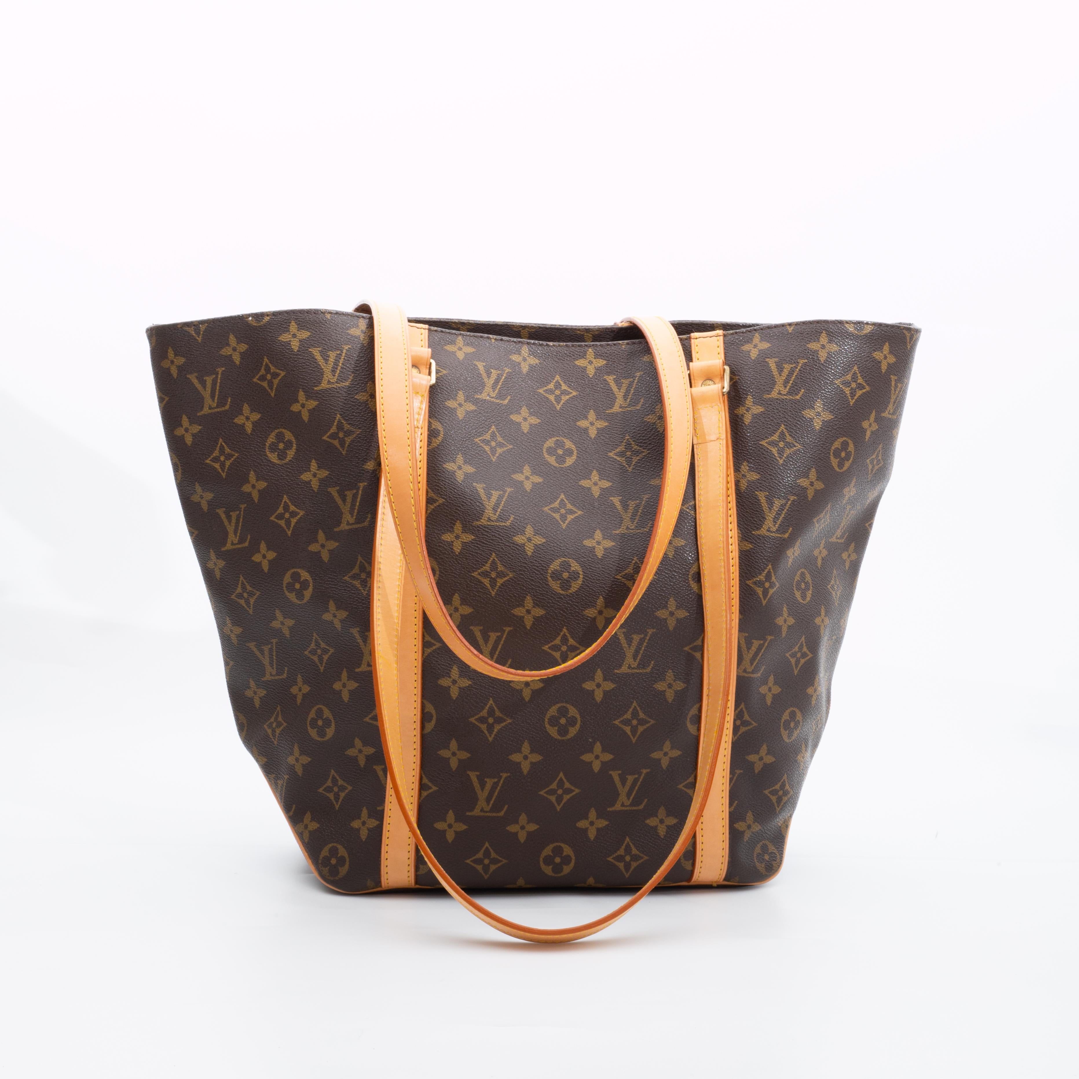 COLOR: Brown 
MATERIAL: Coated canvas
ITEM CODE: NI0937
MEASURES: H 13” x L 18” x D 6”
DROP: 12”
CONDITION: Very good - vachetta has been replaced by LV, minimal signs of wear, marks and stains to vachetta

Made in France