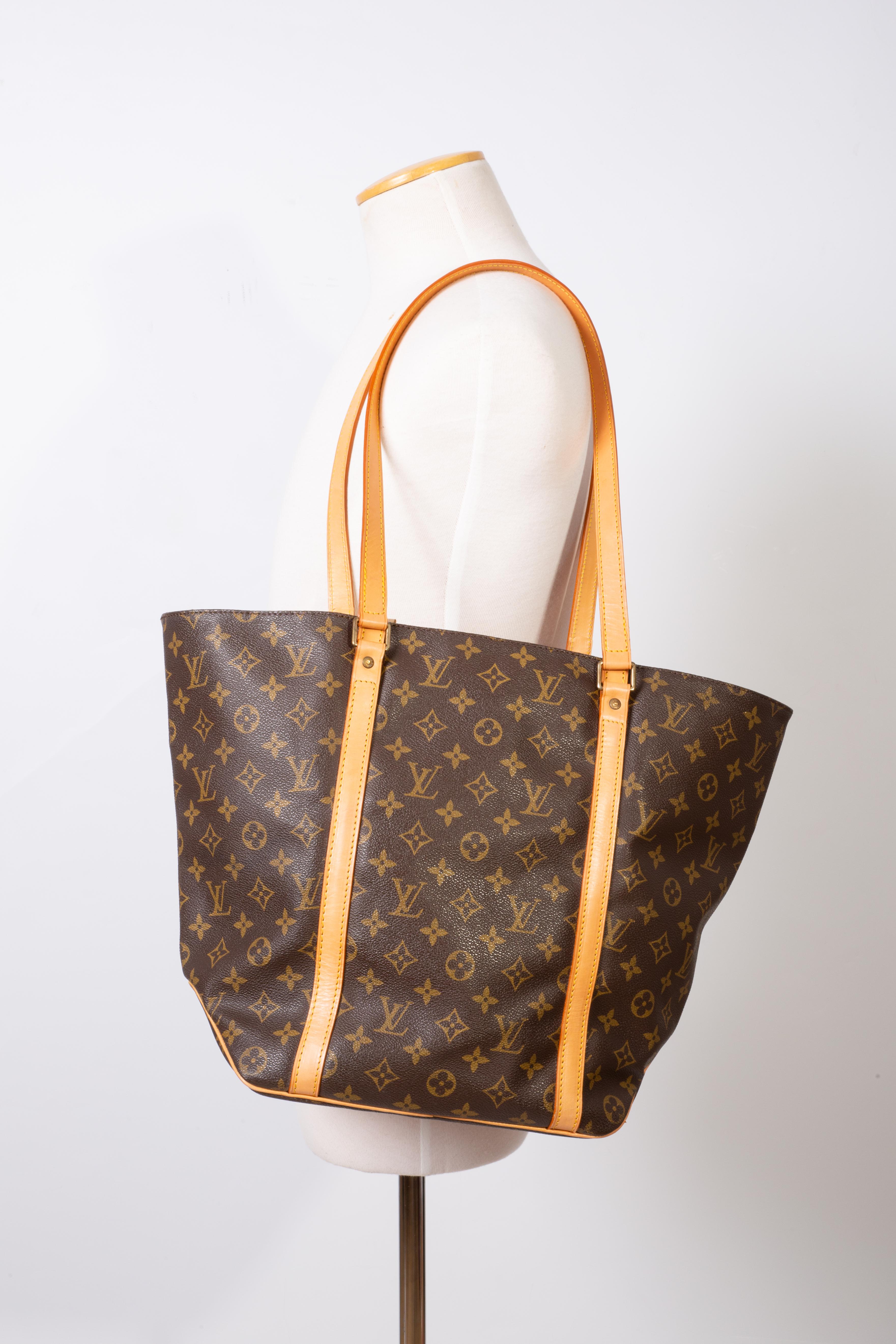 Louis Vuitton Monogram Sac Shopping Tote  In Good Condition In Montreal, Quebec