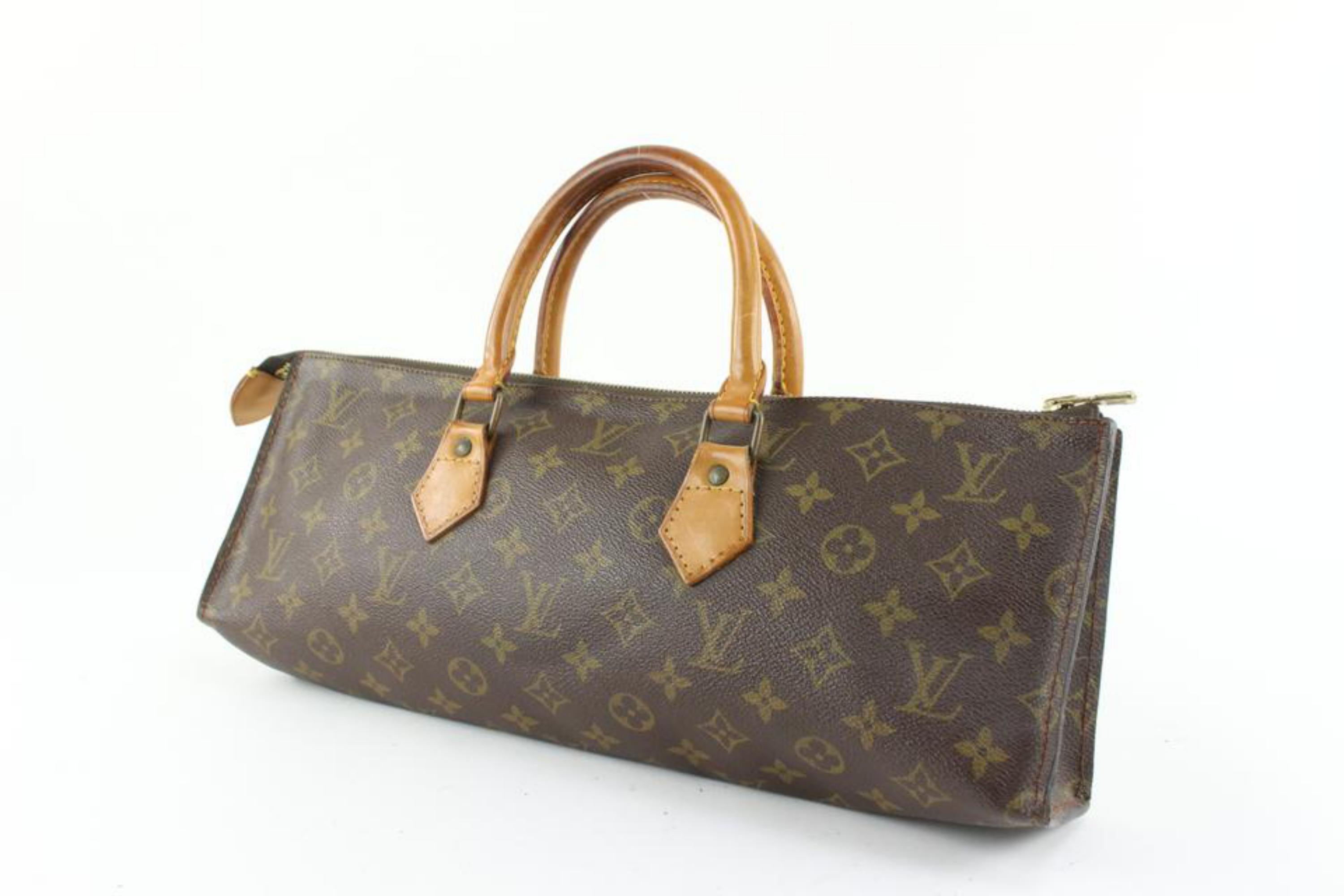 Louis Vuitton Monogram Sac Triangle 1221lv22
Made In: France
Measurements: Length:  15.5