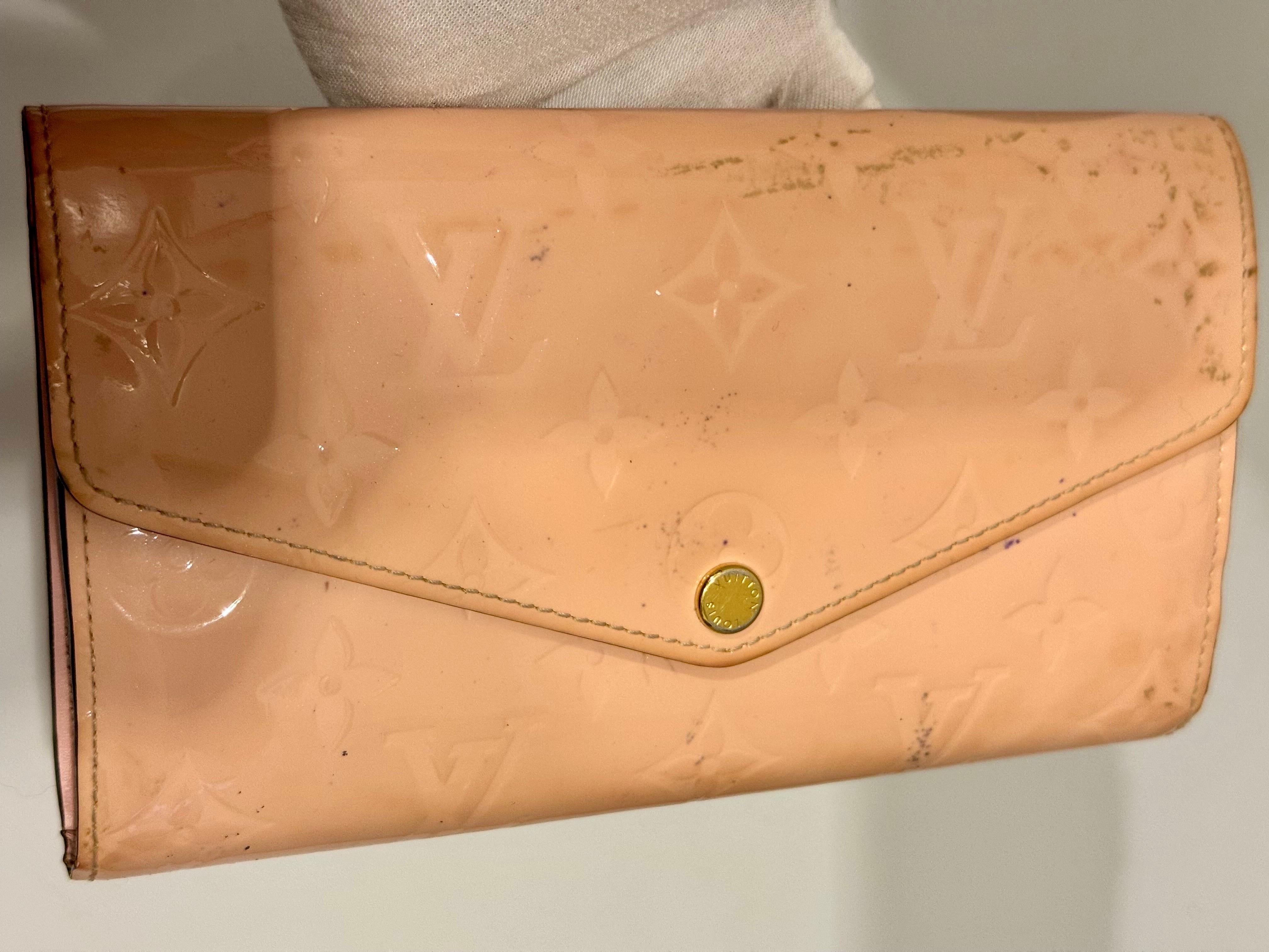 Louis Vuitton Monogram Sarah Vernis  Portofoyille Bi-fold wallet  Rose Ballerine For Sale 3