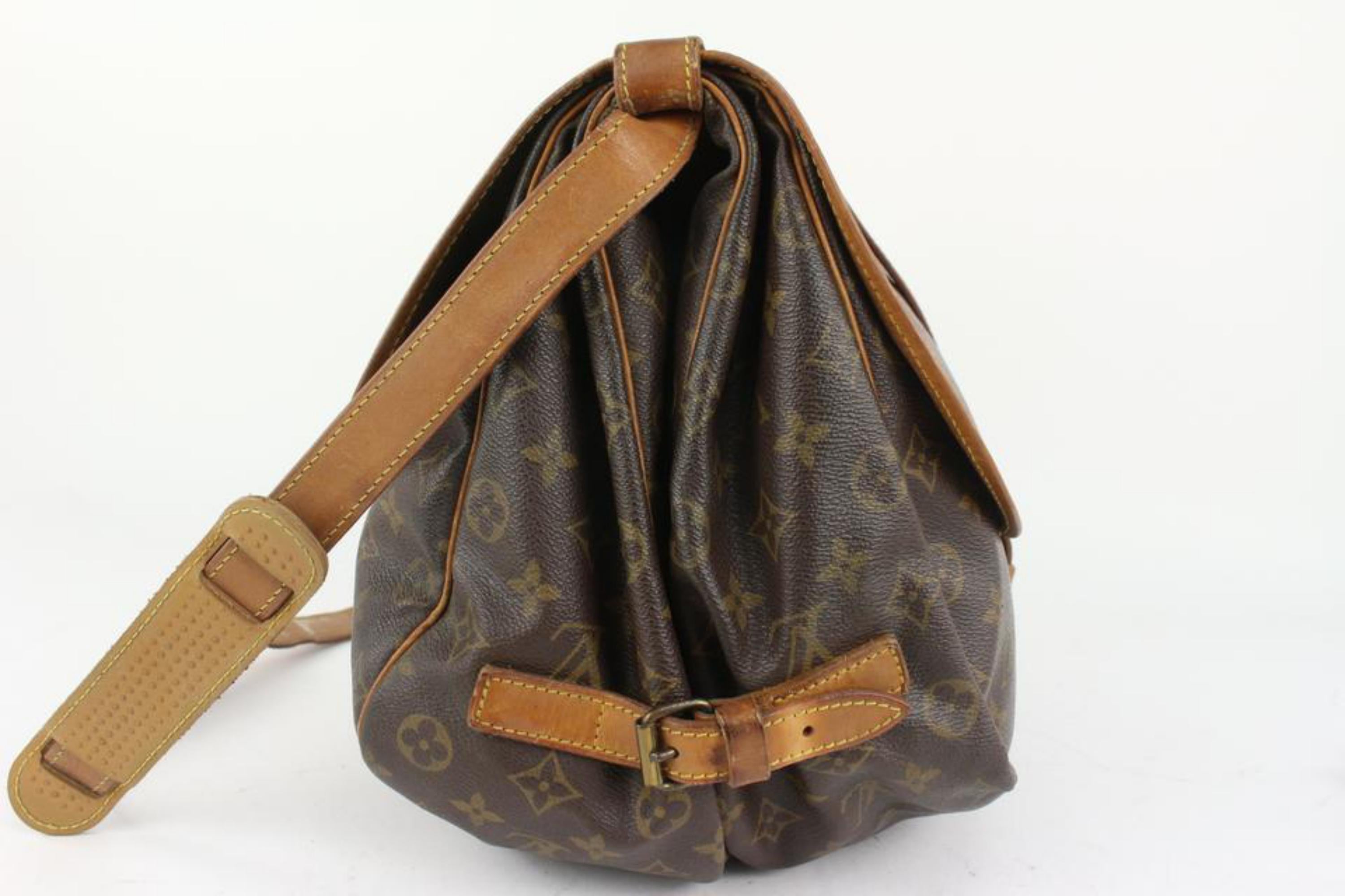 Louis Vuitton Monogram Saumur 35 Crossbody Messenger Bag 1018lv7 In Fair Condition For Sale In Dix hills, NY