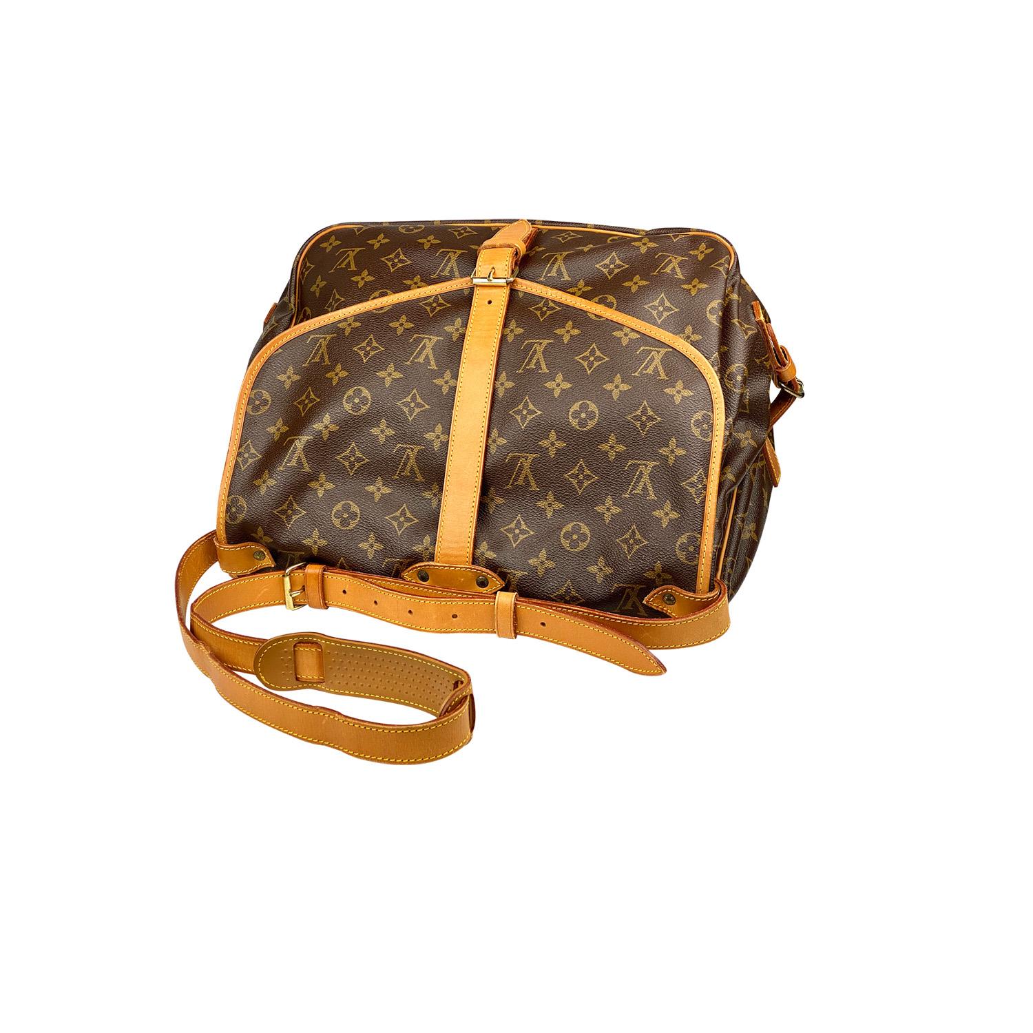 Louis Vuitton Monogram Saumur 35 In Good Condition For Sale In Sundbyberg, SE