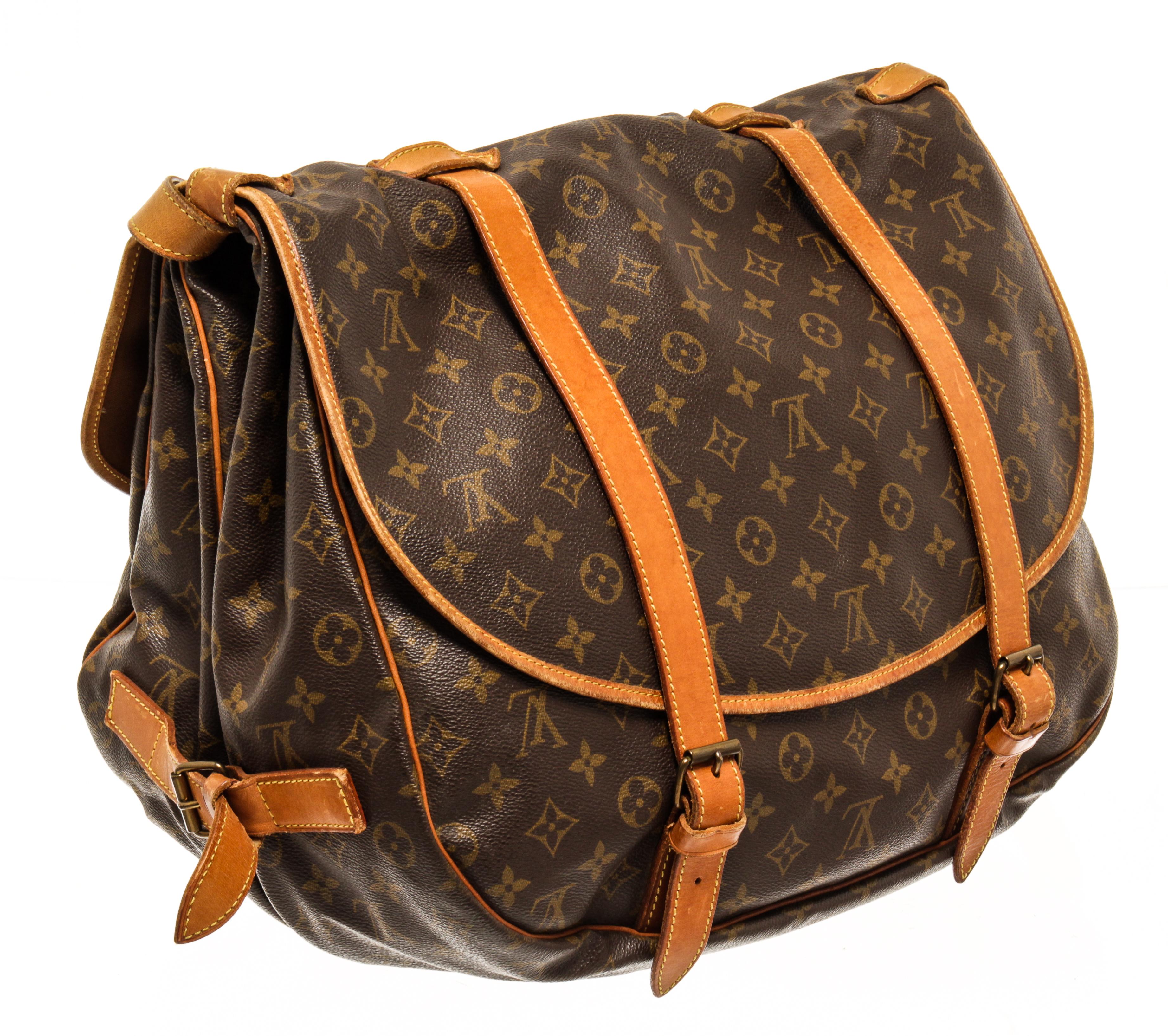 Louis Vuitton Monogram Saumur 43 Shoulder Bag In Good Condition In Irvine, CA