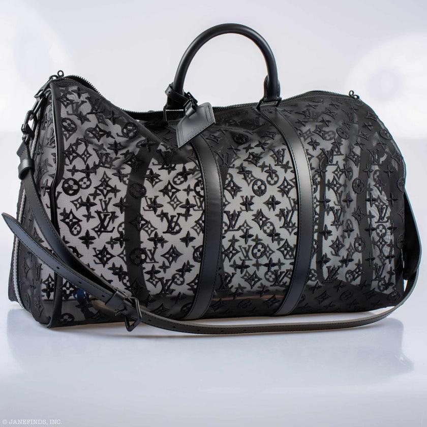 Louis Vuitton Monogram See Through Keepall Bandouliere 50 Black

This prized duffel bag, a standout from the limited-edition collection by the late acclaimed menswear artistic director, Virgil Abloh, is a testament to elegant design and artistic