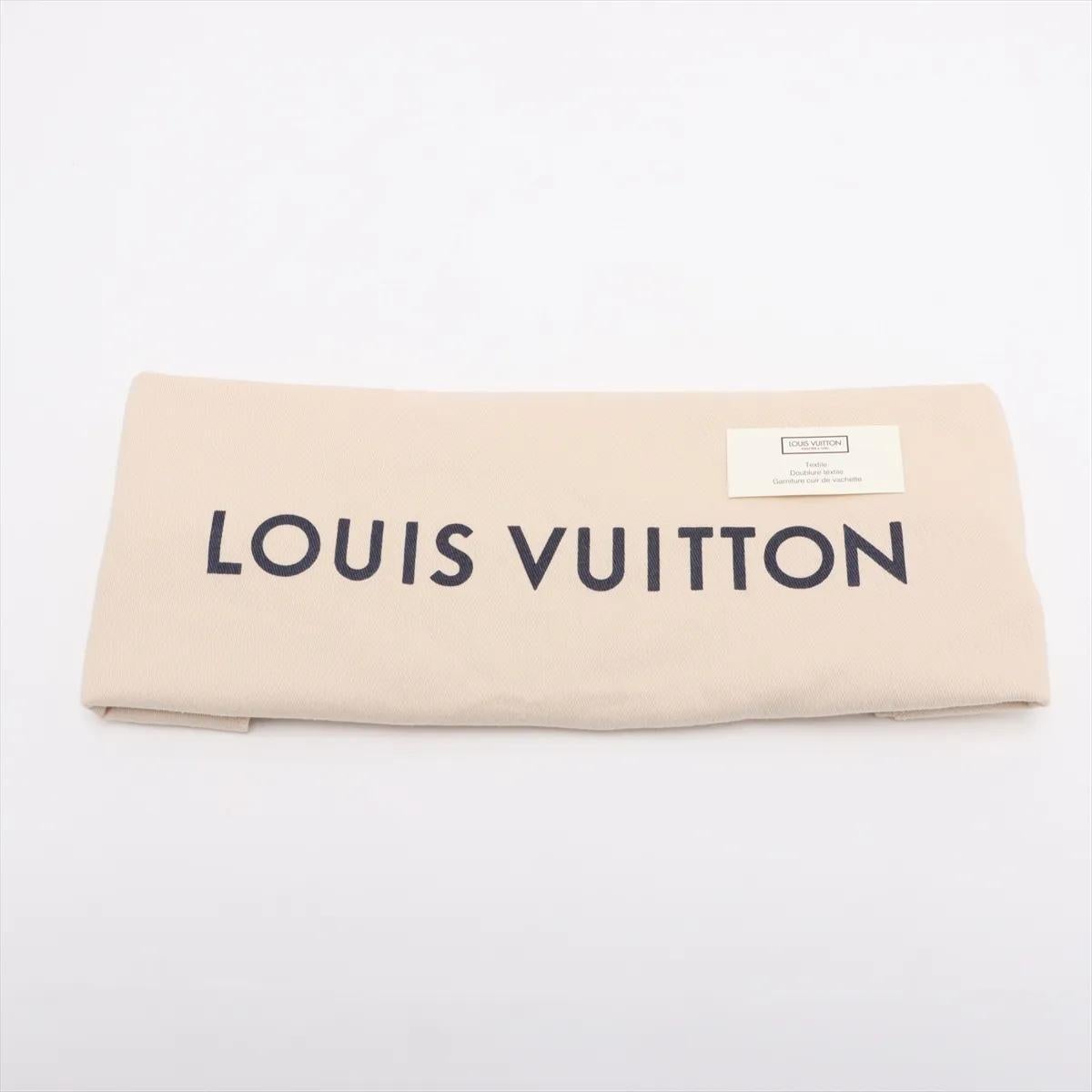 Louis Vuitton Monogram Shadow Discovery Bum Bag PM in vendita 7