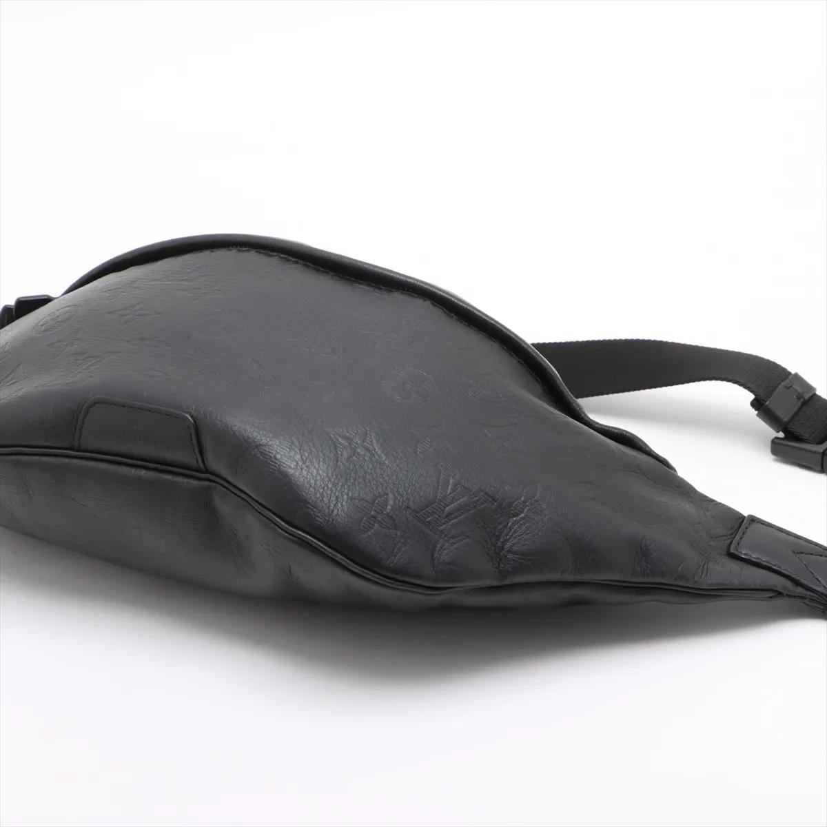 Louis Vuitton Monogram Shadow Discovery Bum Bag PM In condizioni buone in vendita a Indianapolis, IN