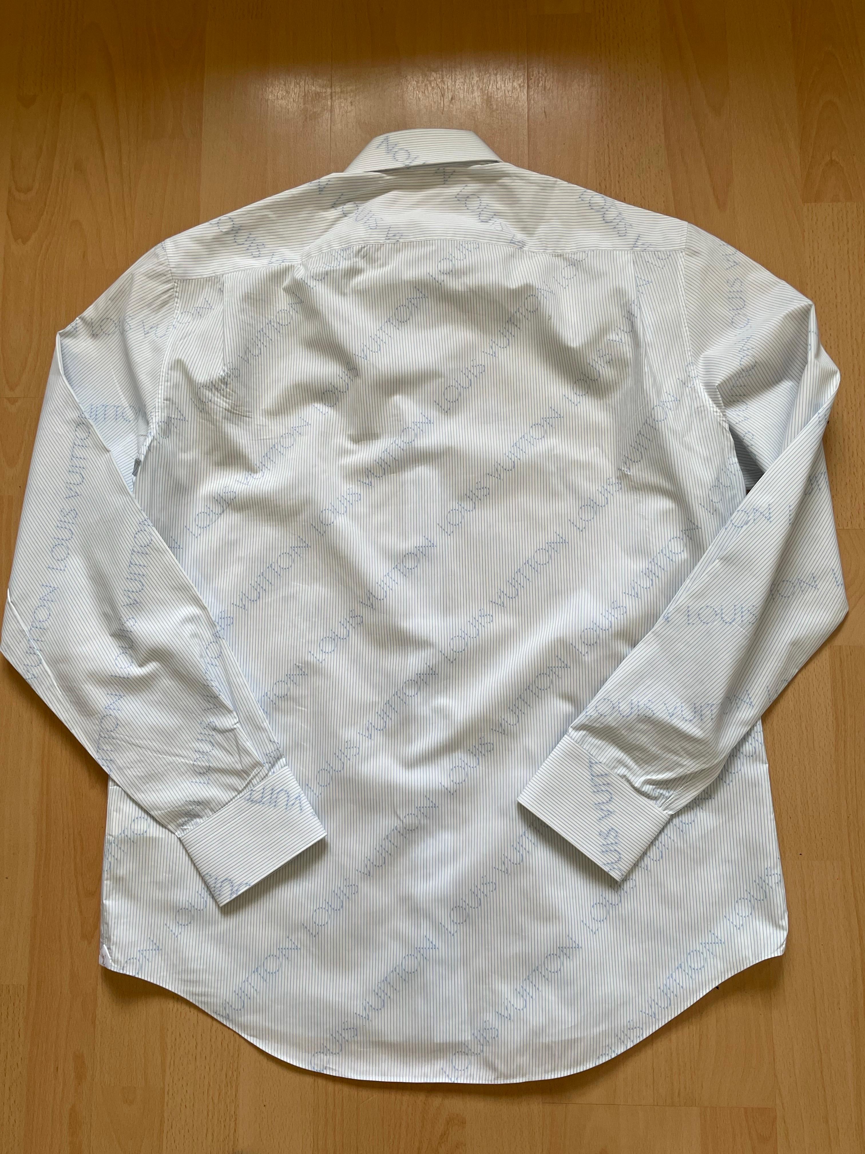 Preciosa camisa Louis Vuitton con motivos del logotipo del monograma. Muy buen estado. Manga larga. Talla de cuello 41 EU/16 UK US.