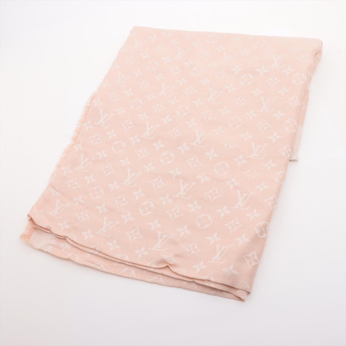 will ship about 4/1


The Louis Vuitton Monogram Silk Shawl in Pink is a luxurious and elegant accessory that effortlessly enhances any outfit. Crafted from a soft silk-blend fabric, it features the iconic Monogram pattern woven throughout, adding a