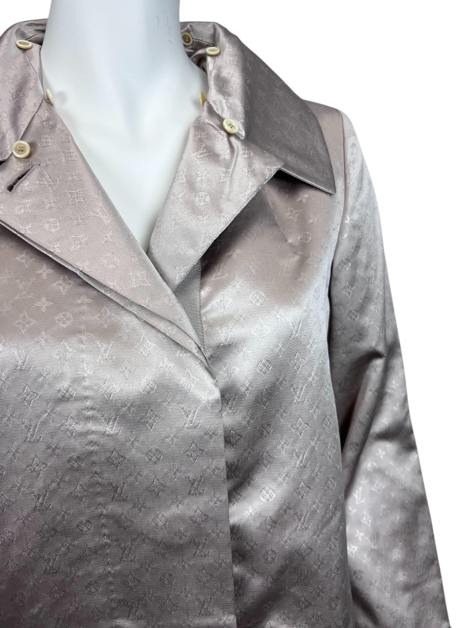 Louis Vuitton Monogram Silk Trench Coat with Detachable Fur Collar Sz: 34 For Sale 6
