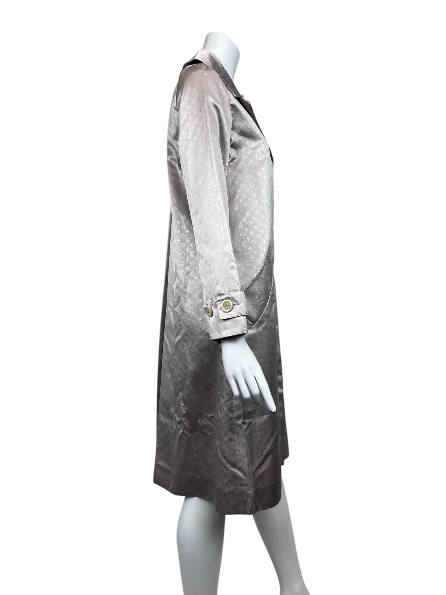 Louis Vuitton Monogram Silk Trench Coat with Detachable Fur Collar Sz: 34 For Sale 3