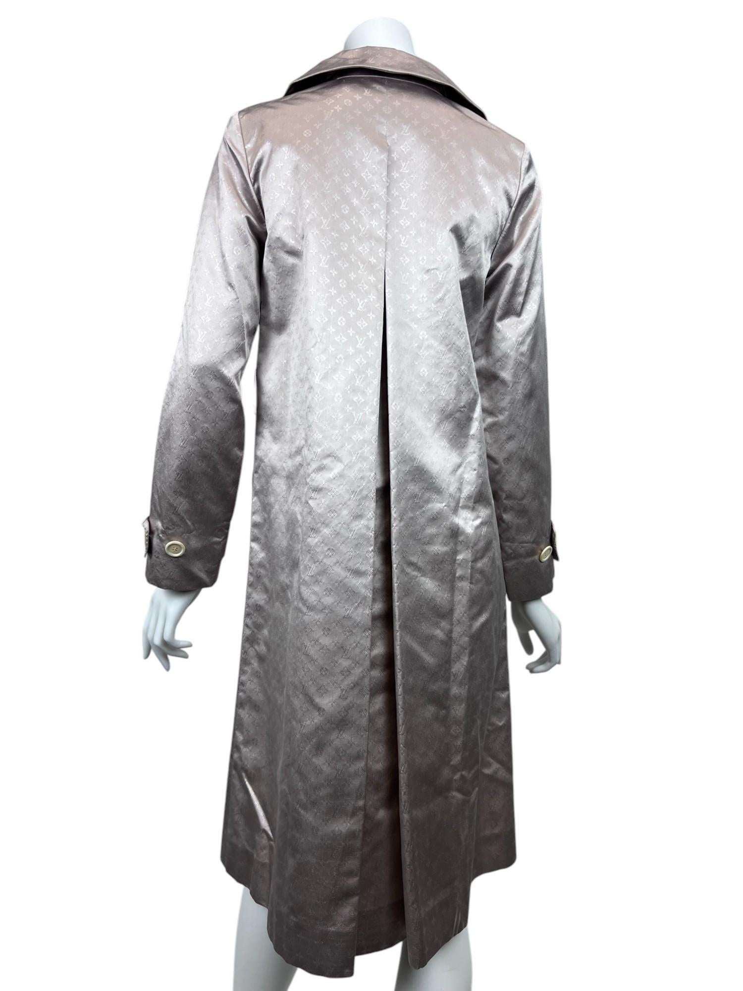 Louis Vuitton Monogram Silk Trench Coat with Detachable Fur Collar Sz: 34 For Sale 4