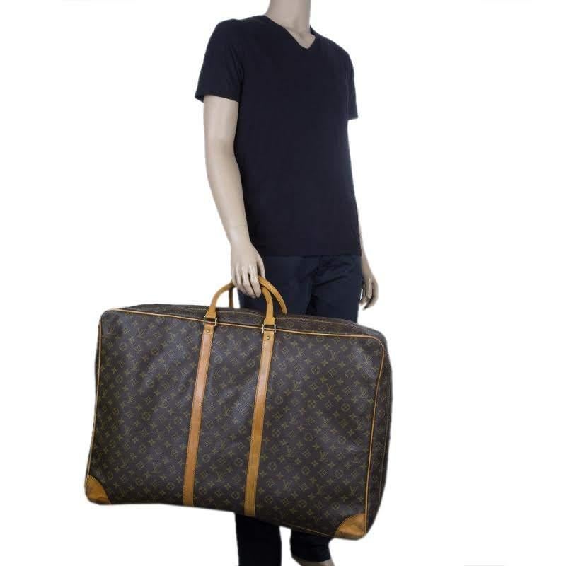 Enjoy packing a little more with this fashionable and considerably large monogram Sirius 70 travel bag from Louis Vuitton. Crafted from monogram coated canvas with tan leather trim, the exterior features a functional double zipper and rolled leather