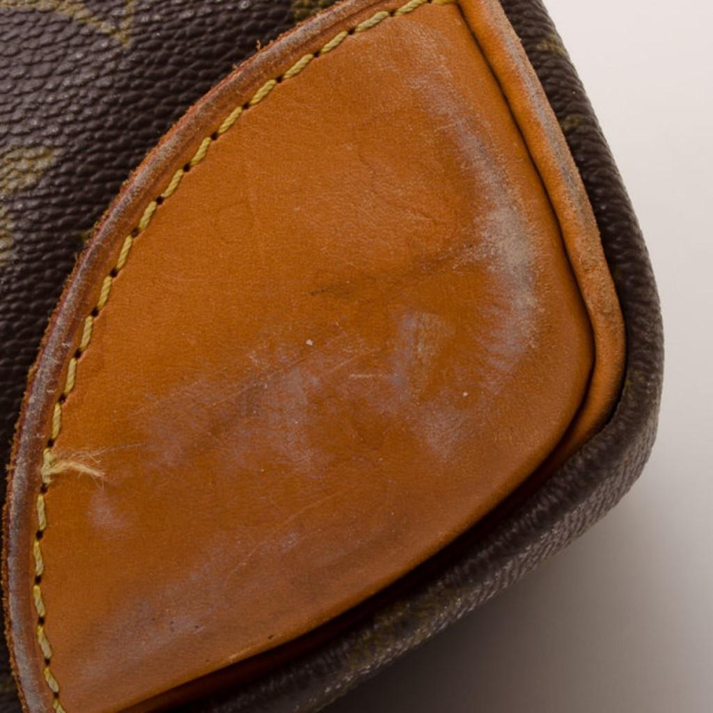 Women's or Men's Louis Vuitton Monogram Sirius 70