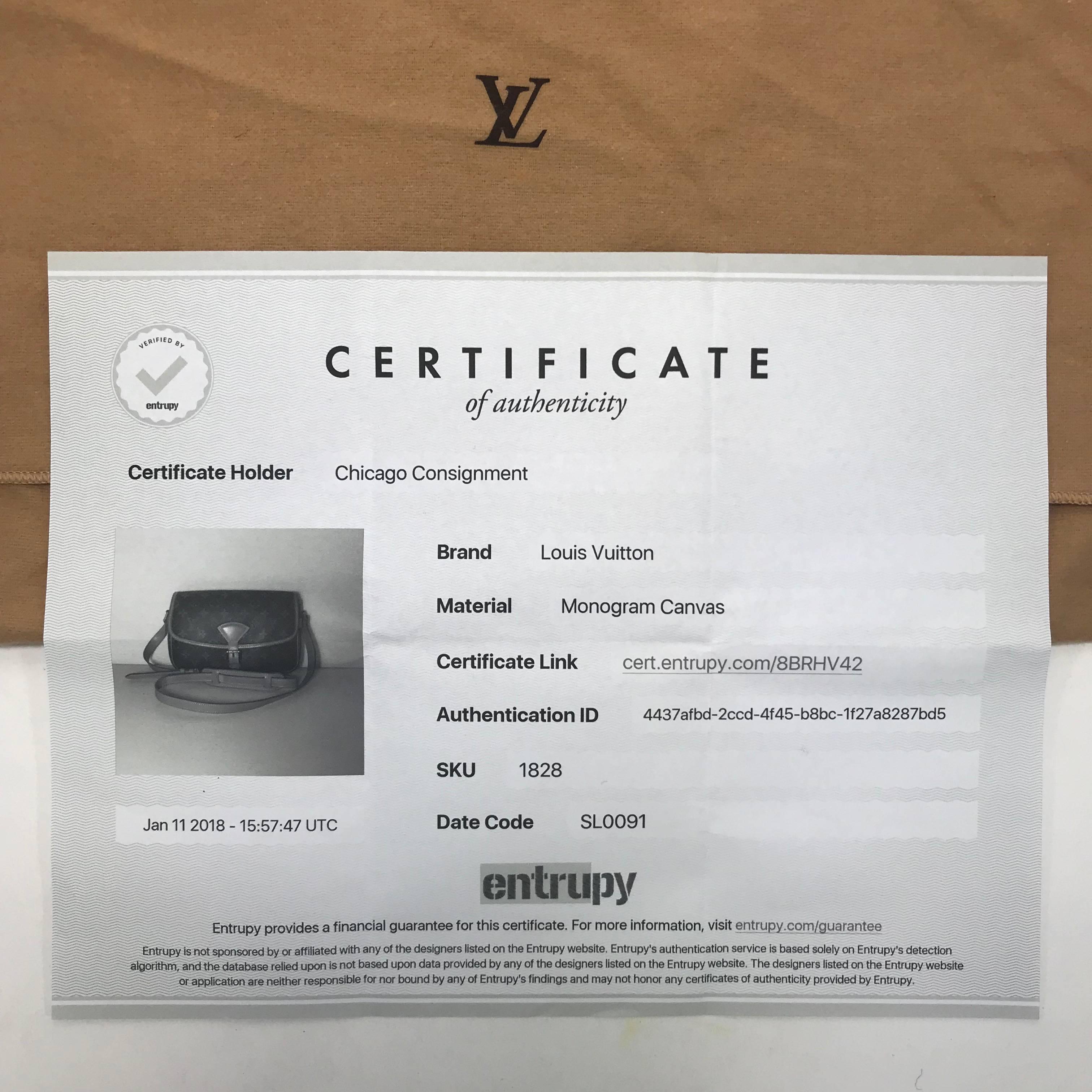 MODÈLE - Louis Vuitton Monogram Sologne

ÉTAT - Presque neuf ! Petite zone de transfert de couleur sur la garniture arrière en vachette.

SKU - 1828

PRIX DE DÉTAIL ORIGINAL - 1350 + taxes

DATE/CODE DE SÉRIE - SL0091

ORIGINE - France

PRODUCTION -