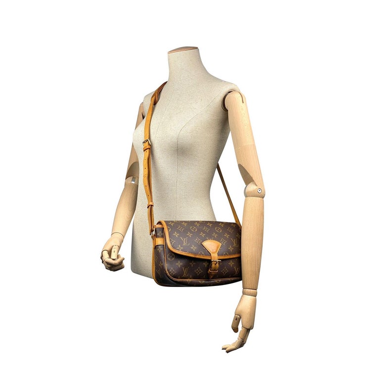 Louis Vuitton Monogram Canvas Sologne Crossbody Shoulder Bag 2003 – Mills  Jewelers & Loan