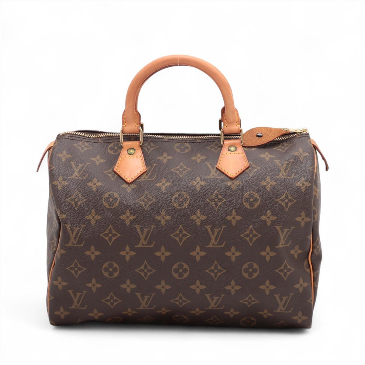 La Louis Vuitton Monogram Speedy 30 è una borsa classica e sofisticata, realizzata con l'iconica tela monogram. Caratterizzato da manici in pelle arrotolati, questo pezzo senza tempo offre una silhouette strutturata ma elegante. Il suo interno