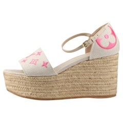 Louis Vuitton Monogrammierte Espadrille-Keilsandalen mit Starboard-Monogramm in Weiß x Rosa
