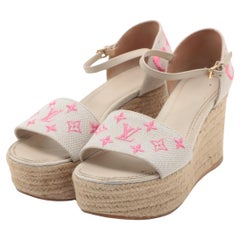 Louis Vuitton - Sandales compensées Starboard blanches et roses avec monogramme