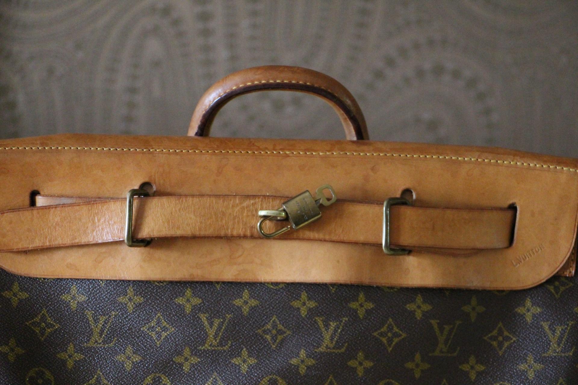 Beautiful and famous Louis Vuitton monogram canvas steamer bag. It is one of the most iconic bag design from Louis Vuitton.
Leather has got a very nice patina. A couple of light raindrop stains (as shown on close up photos).
Original Louis Vuitton