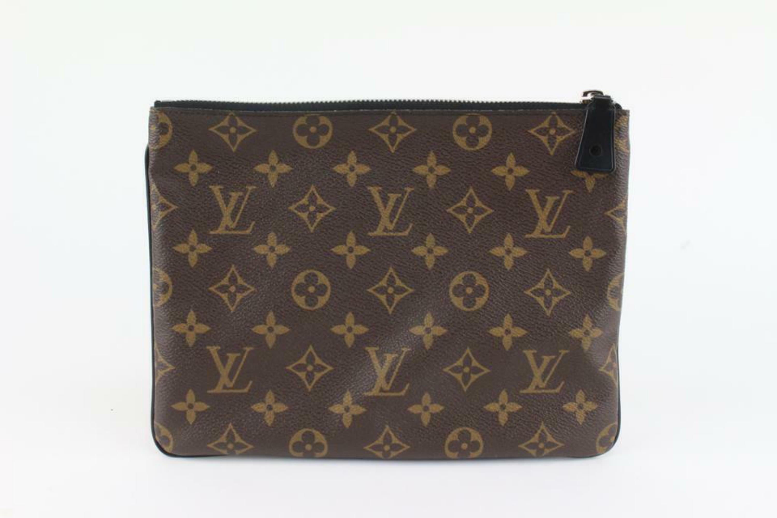 Louis Vuitton Monogram Stripe Pochette Plate MM Zip Pouch 27L26a In Excellent Condition For Sale In Dix hills, NY