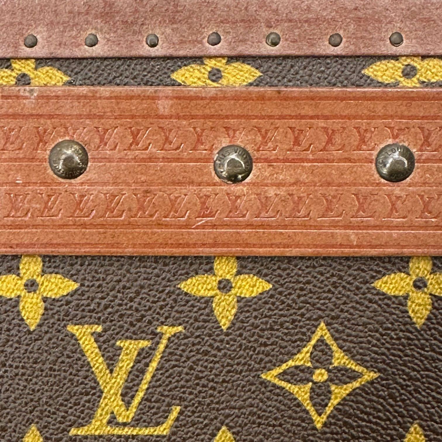 Louis Vuitton Monogram Suitcase / Luggage or Trunk, Alzer 80, Mid 20th Century For Sale 10