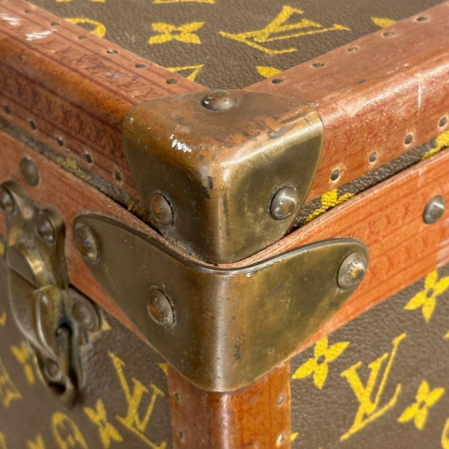 Louis Vuitton Monogram Suitcase / Luggage or Trunk, Alzer 80, Mid 20th Century For Sale 11