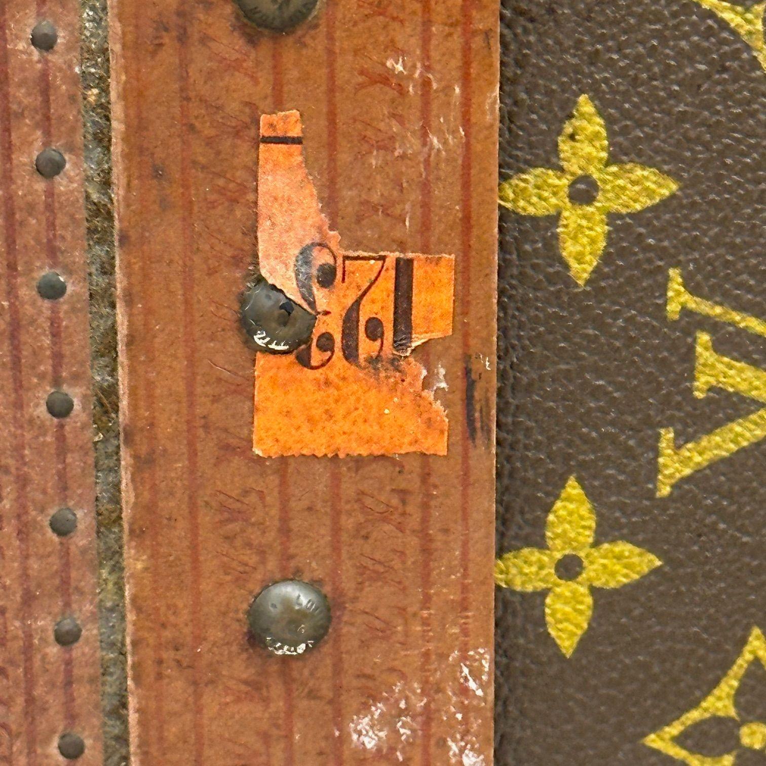 Louis Vuitton Monogram Suitcase / Luggage or Trunk, Alzer 80, Mid 20th Century For Sale 12