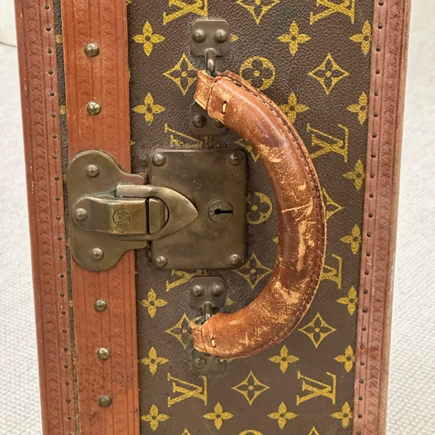Louis Vuitton Monogram Suitcase / Luggage or Trunk, Alzer 80, Mid 20th Century For Sale 13