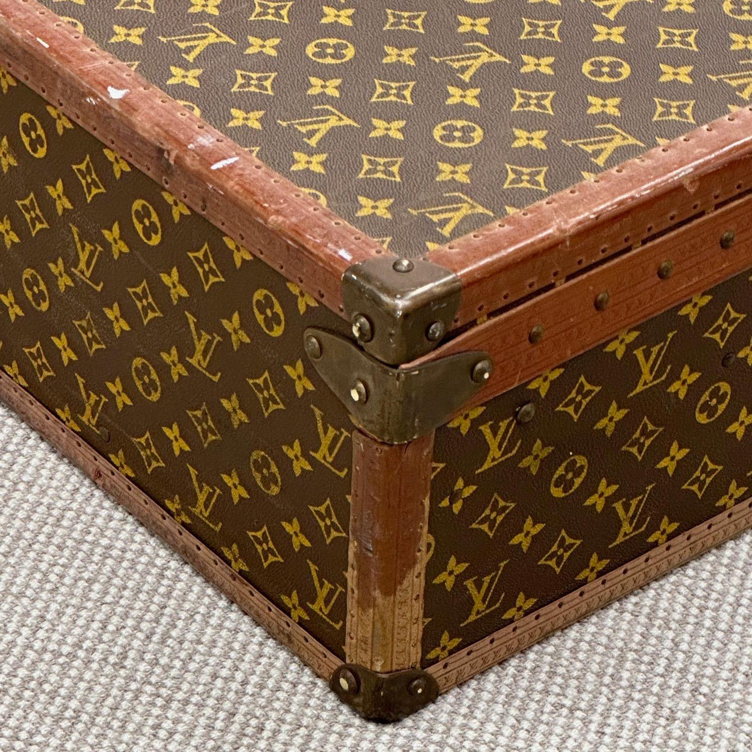 Louis Vuitton Monogram Suitcase / Luggage or Trunk, Alzer 80, Mid 20th Century For Sale 3