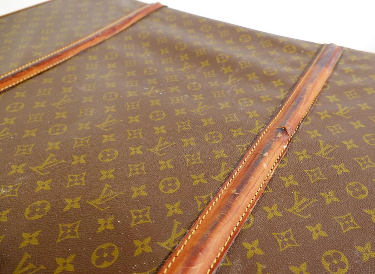 2 luggages by Louis Vuitton, France.
 Original condition.