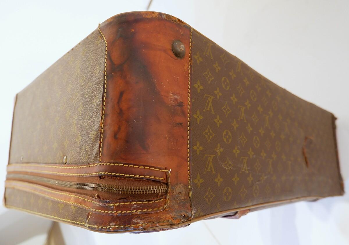 Louis Vuitton Monogram Suitcases, 2 Available In Fair Condition In Brussels , BE