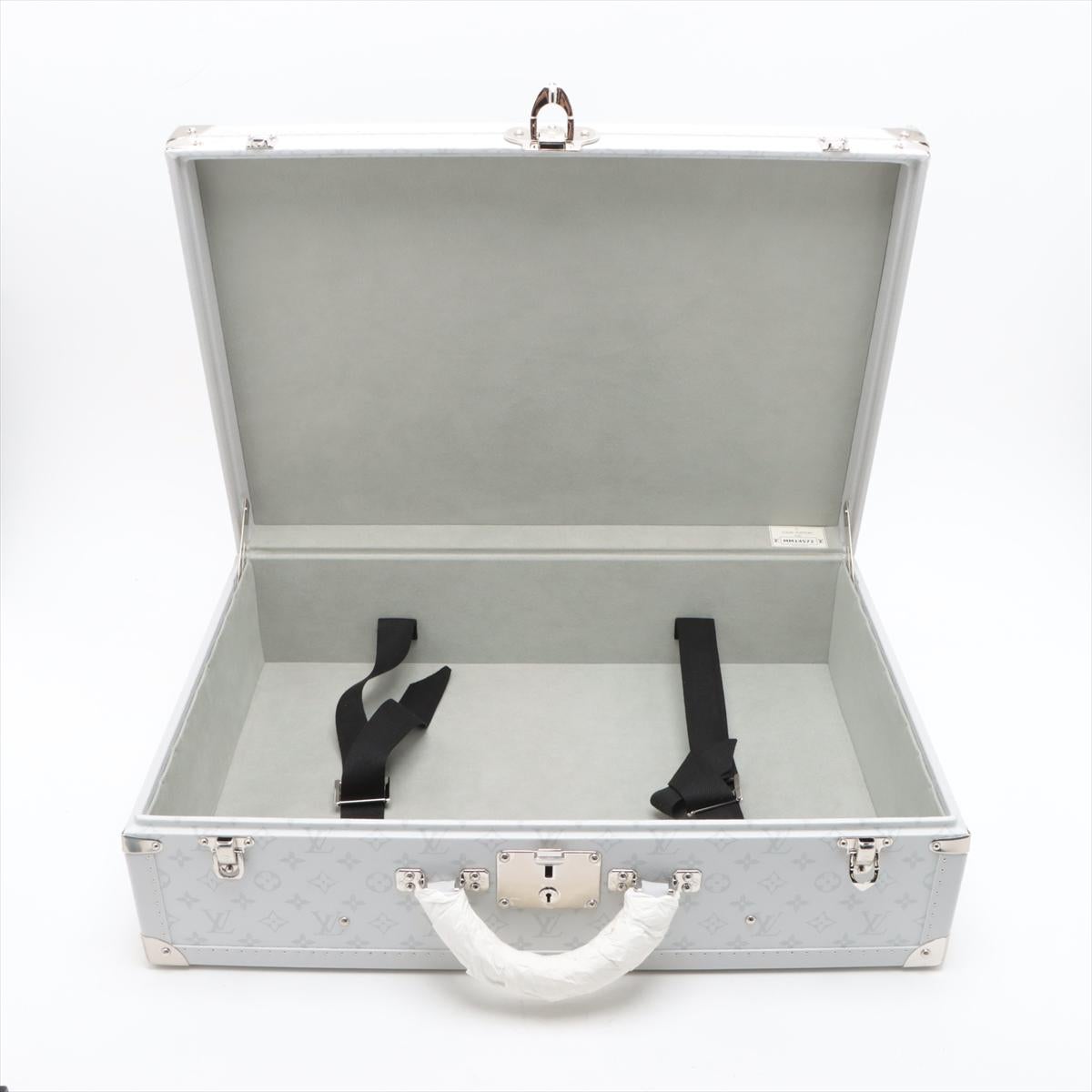 Women's or Men's Louis Vuitton Monogram Taigarama Bisten 60 Briefcase For Sale