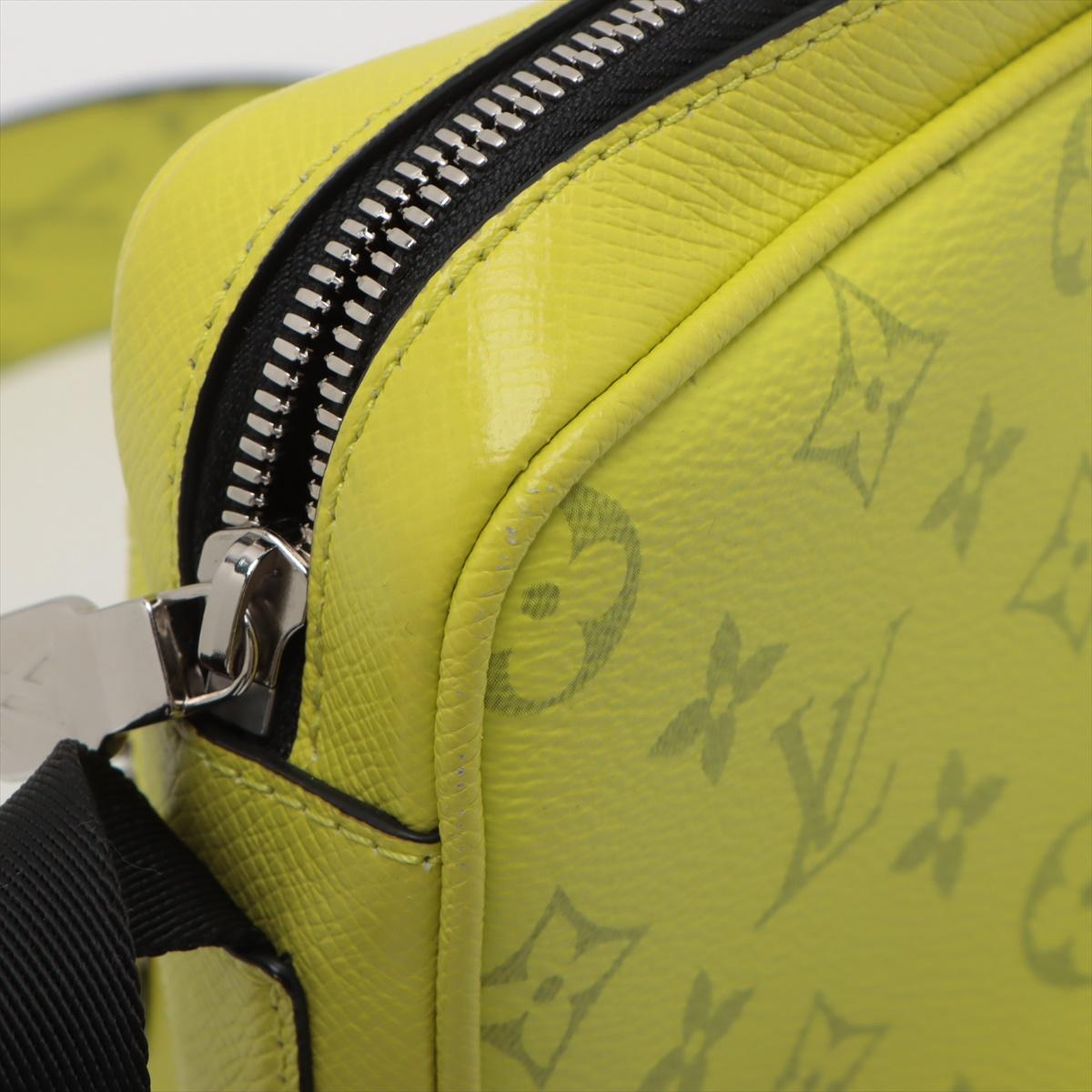 Louis Vuitton Monogram Taigarama Outdoor Messenger PM Gelb 8