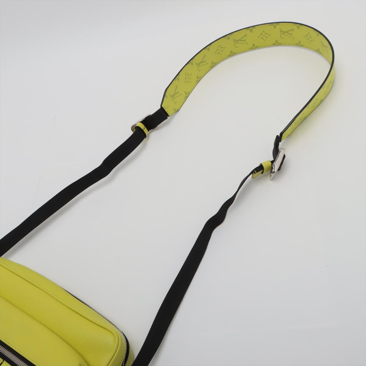 Louis Vuitton Monogram Taigarama Outdoor Messenger PM Gelb 2