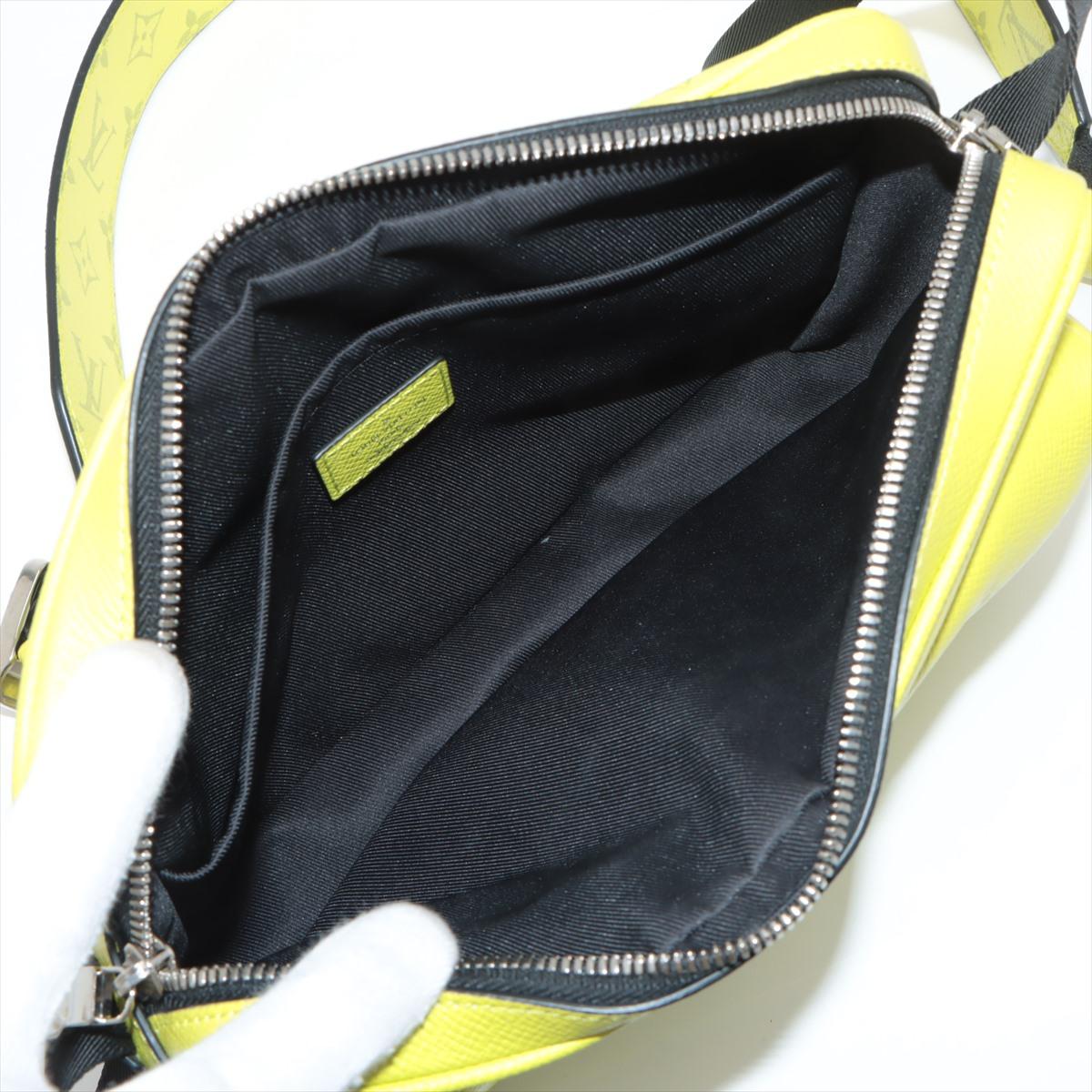 Louis Vuitton Monogram Taigarama Outdoor Messenger PM Yellow For Sale 3