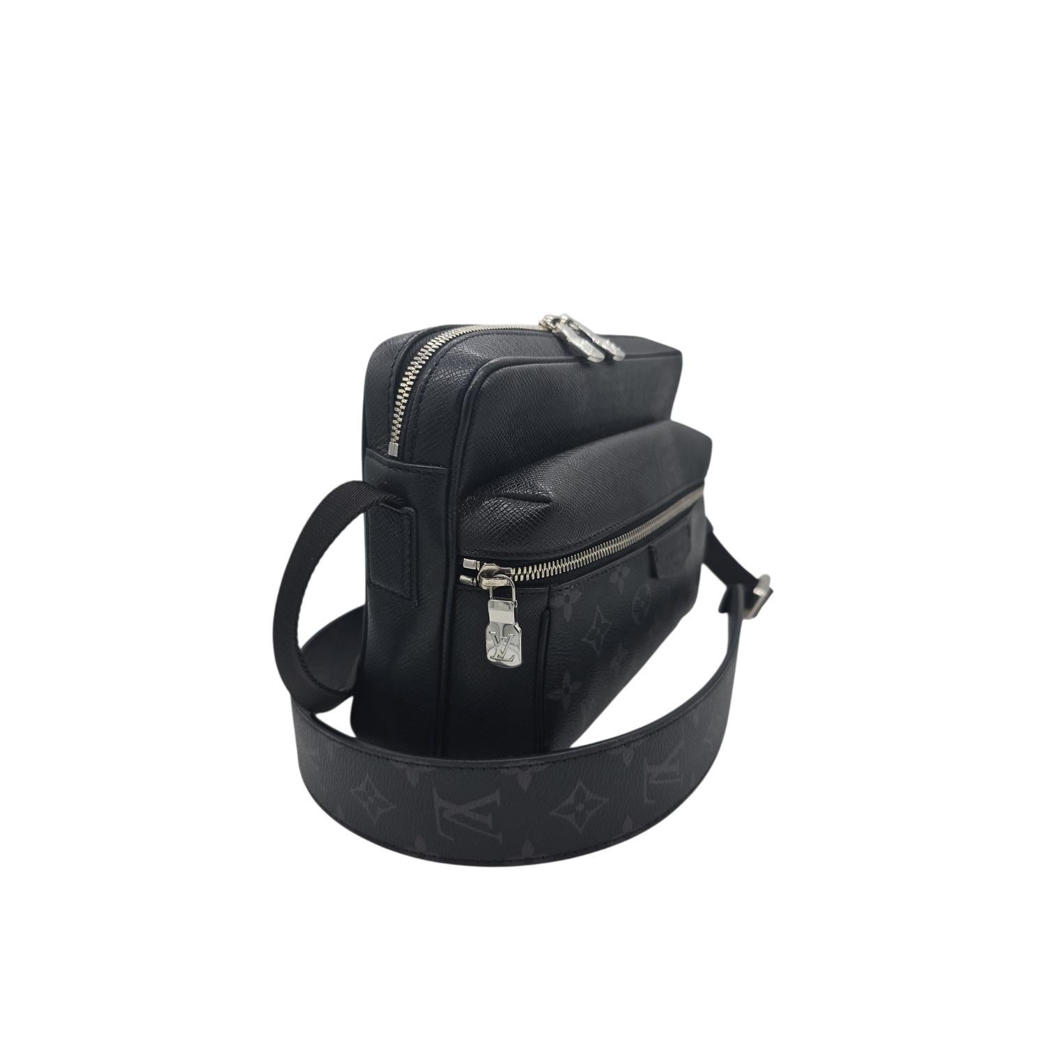 Borsa Messenger Louis Vuitton Monogram Taigarama Outdoor PM in vendita 1