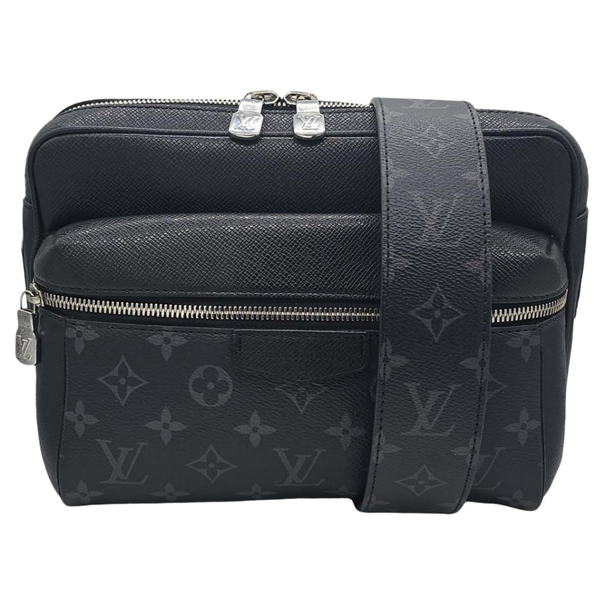 Borsa Messenger Louis Vuitton Monogram Taigarama Outdoor PM in vendita