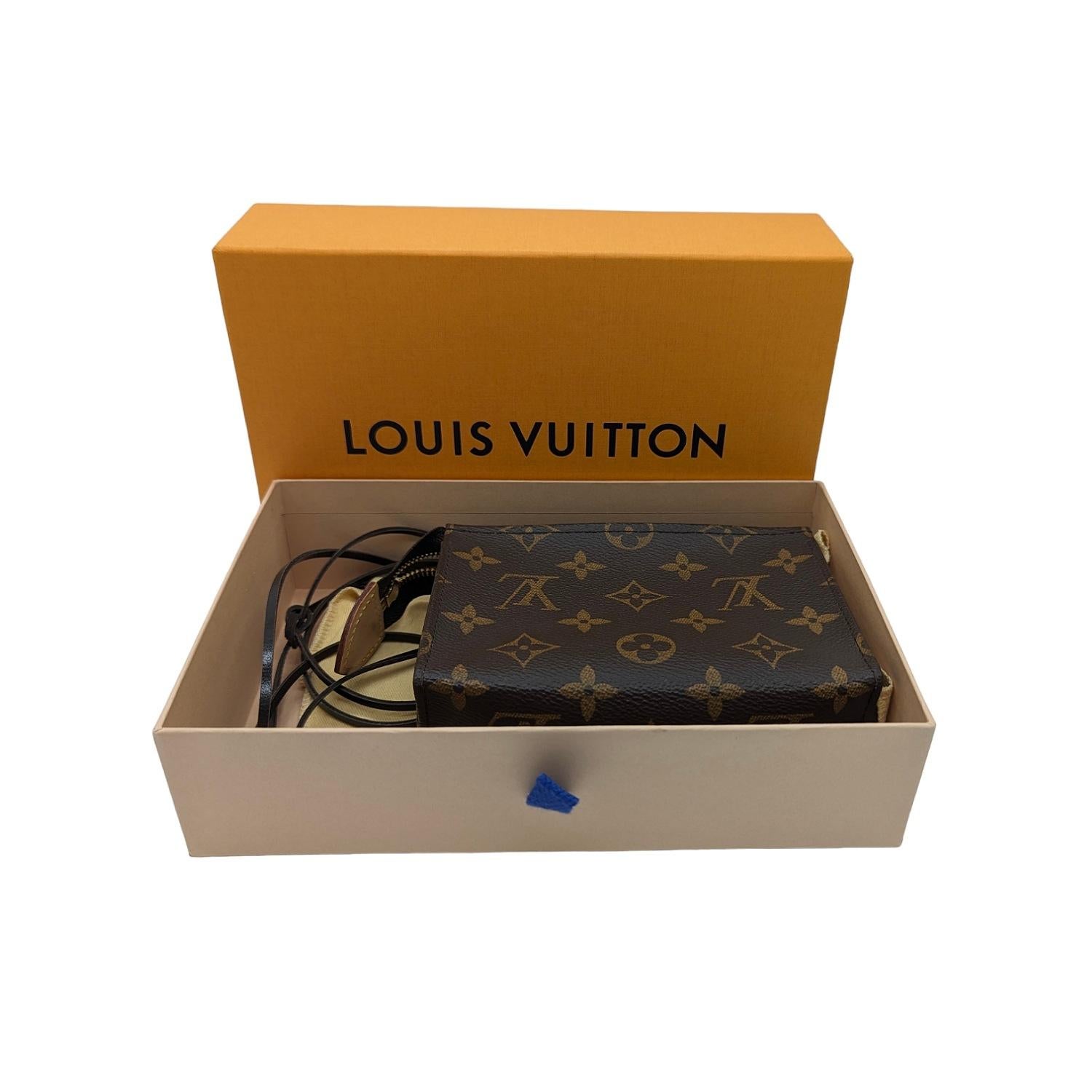 Louis Vuitton Monogram Toiletry 15 Pouch Cosmetic Case For Sale 3