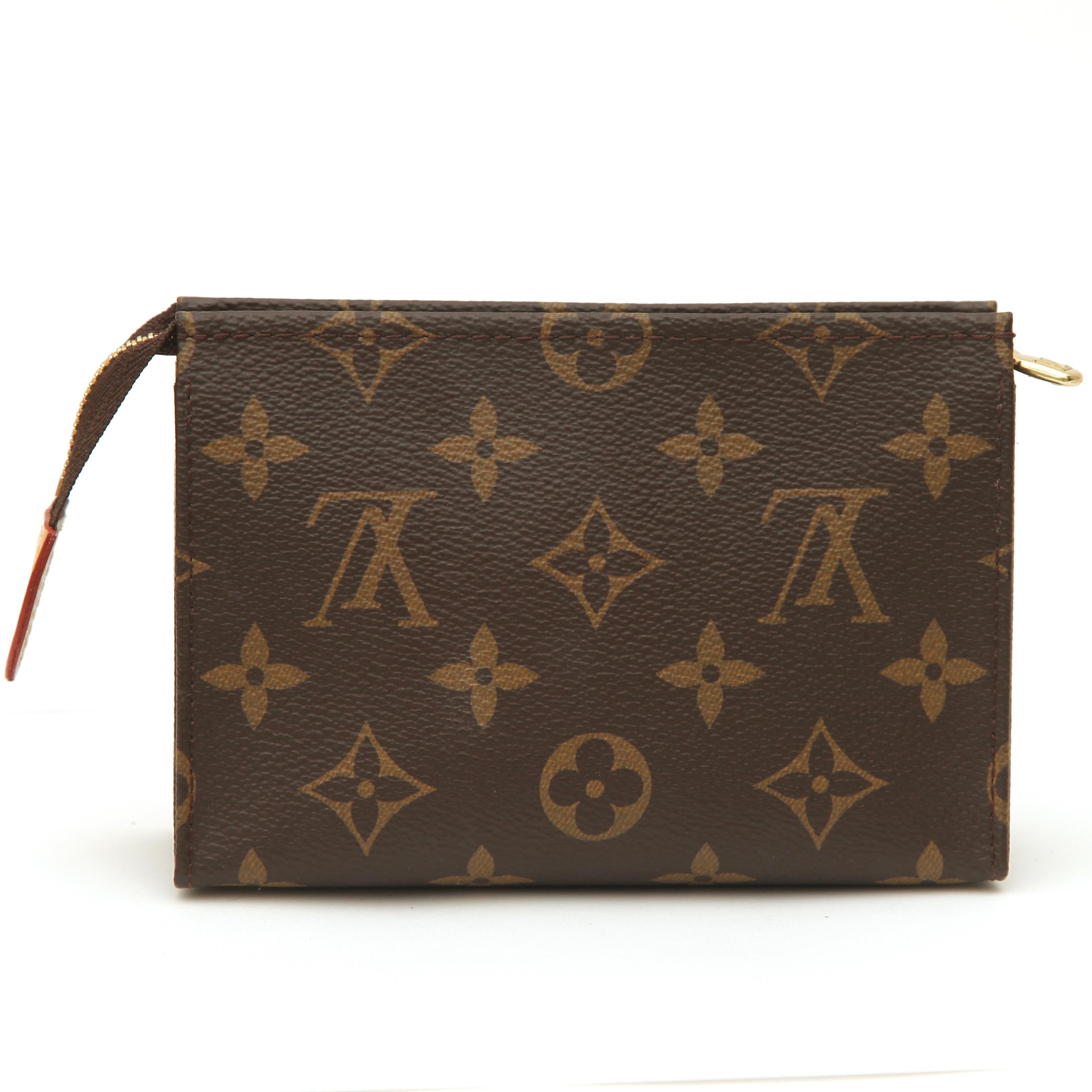 GUARANTEED AUTHENTIC LOUIS VUITTON MONOGRAM TOILETRY POUCH 15


Design: 
  - Brown monogram canvas exterior.
   - Brass top zipper closure.
  - Beige interior.
  - Interior one main compartment.
  - Signature leather plaque at the end of the