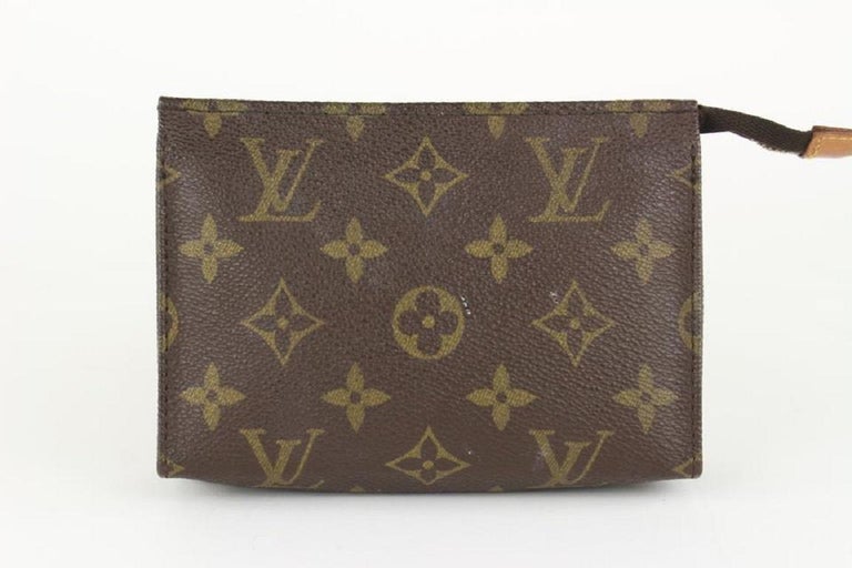 Louis Vuitton Monogram Toiletry Pouch 15 Cosmetic Case Poche Toilette  1025lv9 For Sale at 1stDibs