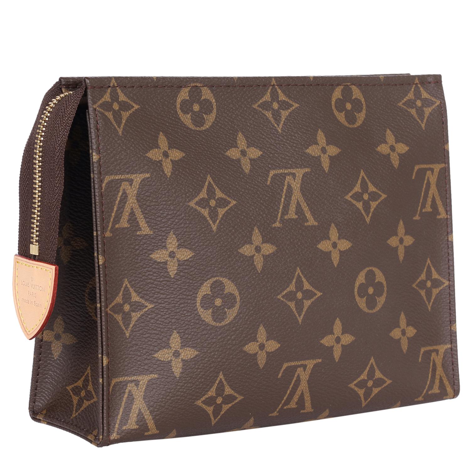 LOUIS VUITTON Trousse de toilette Monogram 19 Brown en vente 1