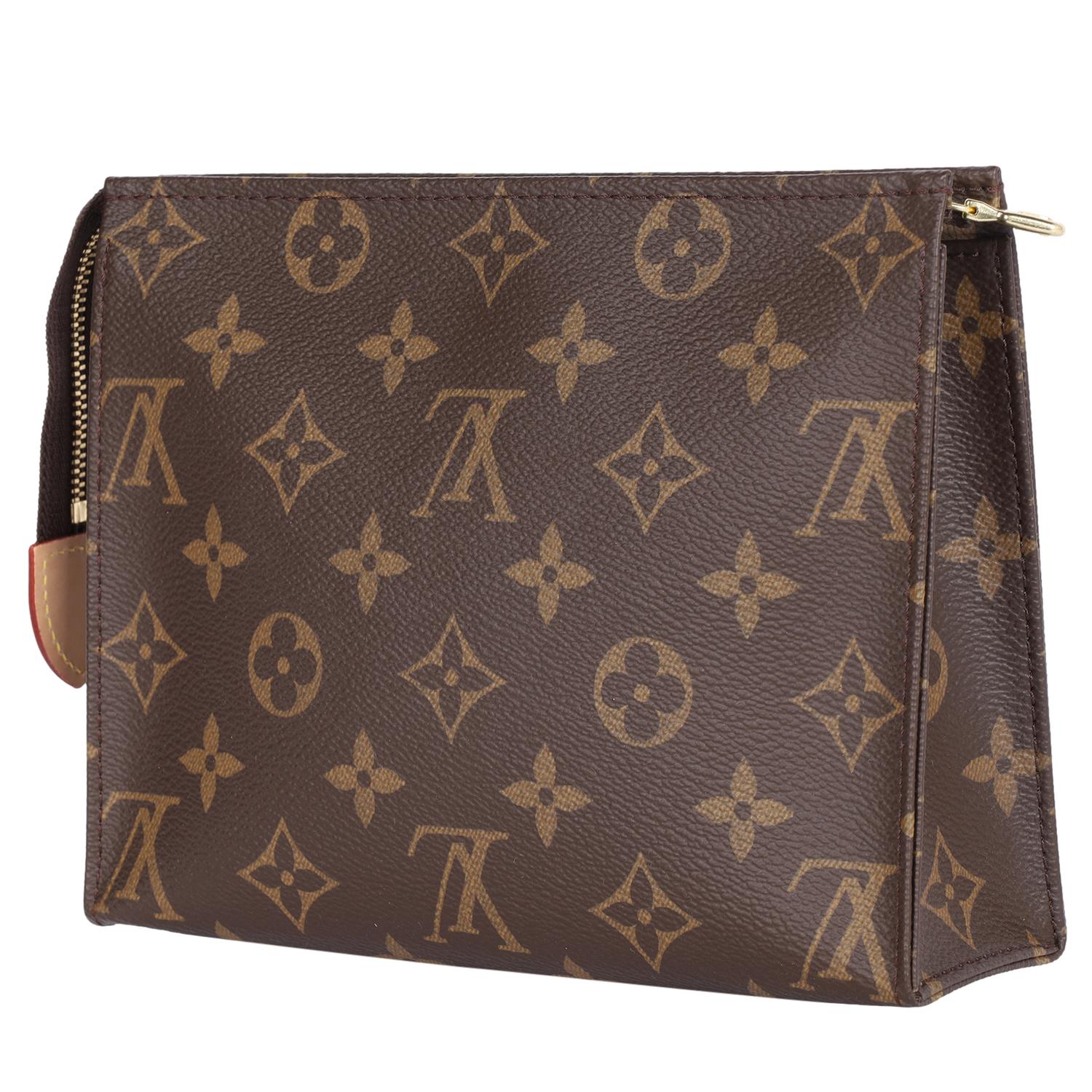 LOUIS VUITTON Trousse de toilette Monogram 19 Brown en vente 2