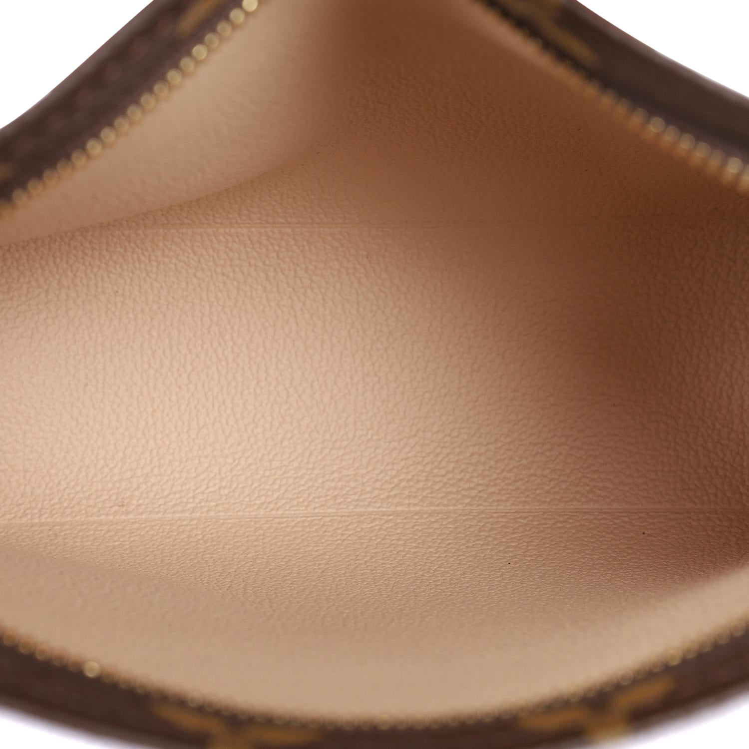 LOUIS VUITTON Trousse de toilette Monogram 19 Brown en vente 4