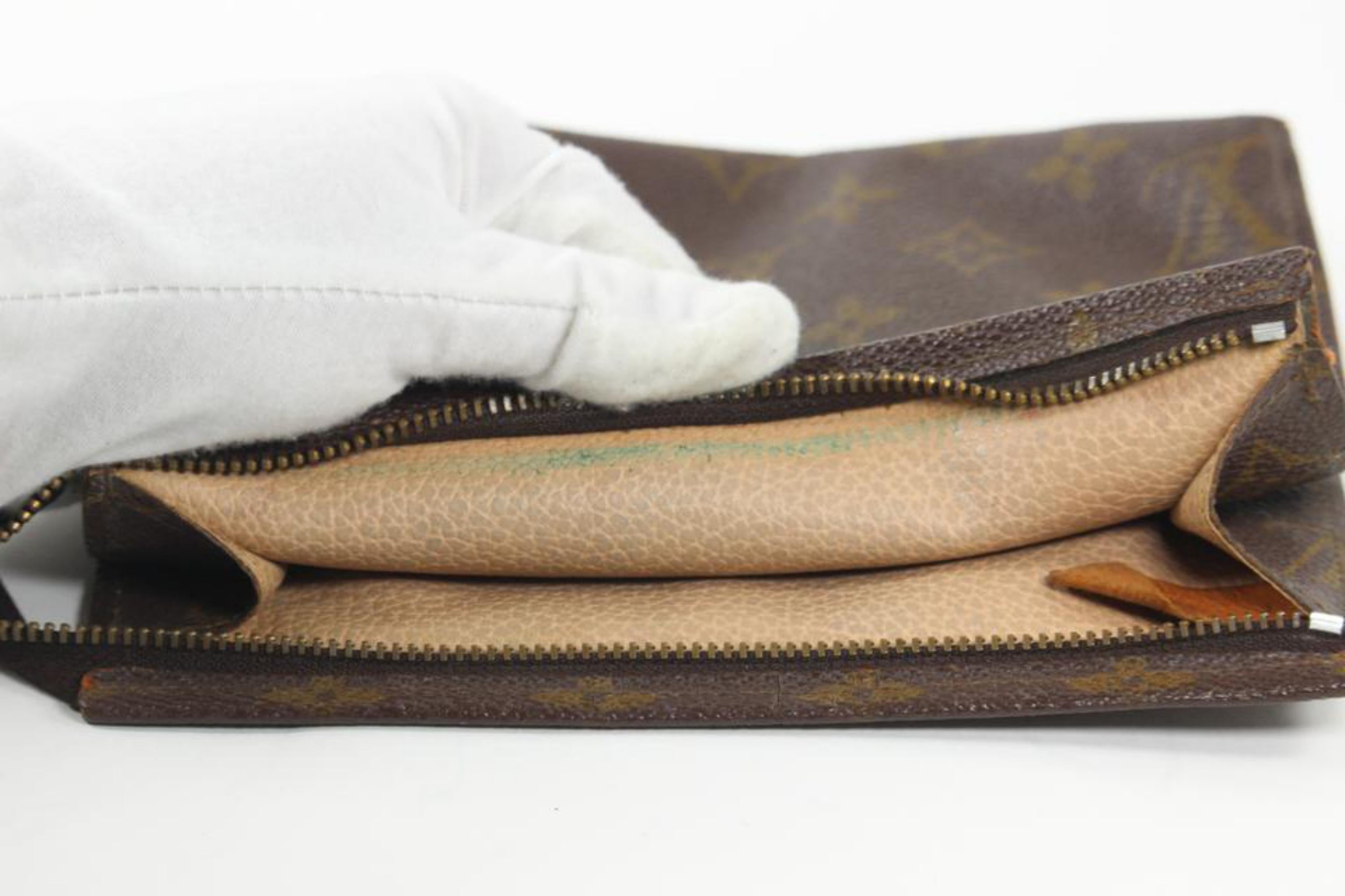 Louis Vuitton Monogram Toiletry Pouch 19 Poche Toilette 2LZ1026 In Fair Condition In Dix hills, NY