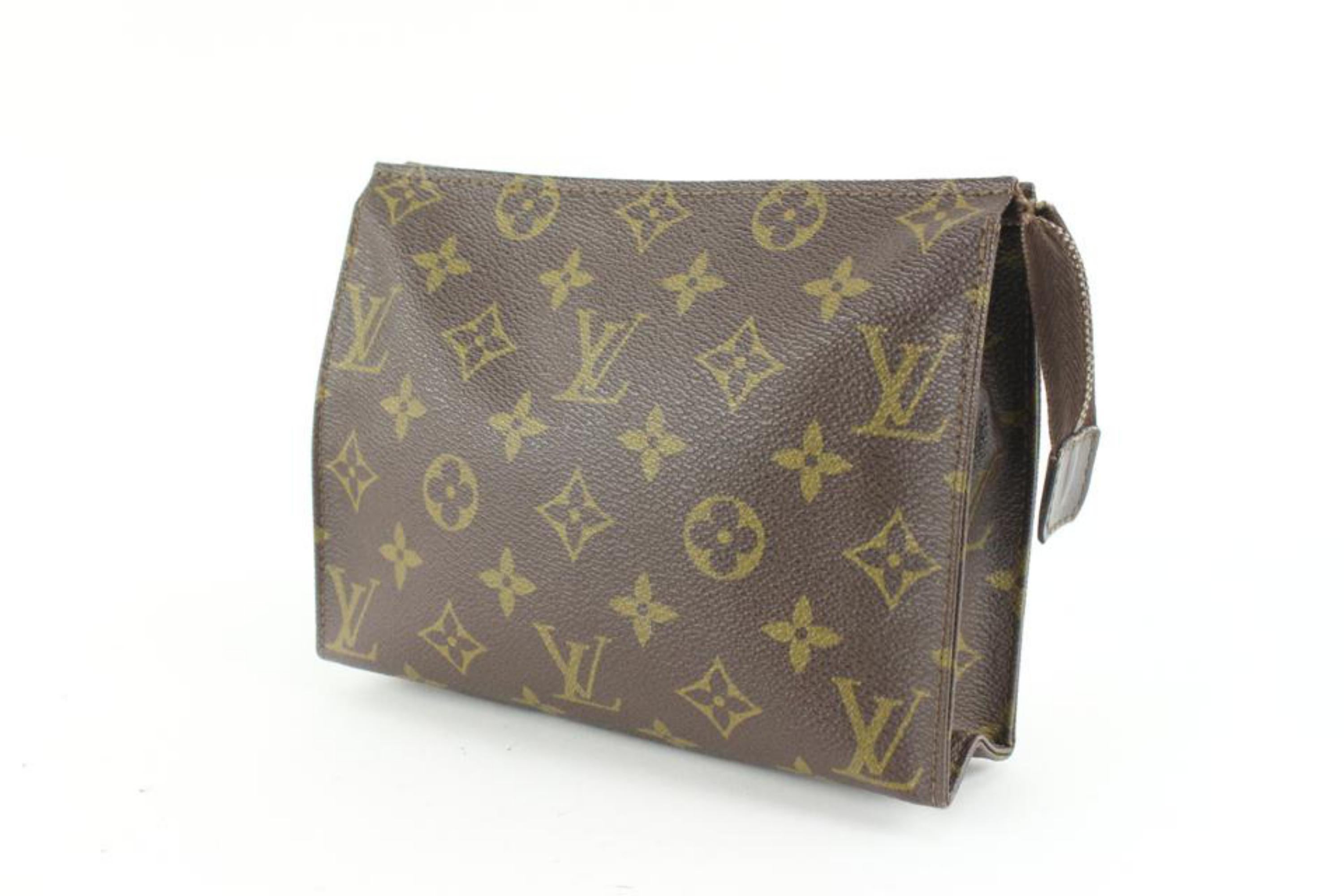 Louis Vuitton Monogram Toiletry Pouch 19 Poche Toilette Cosmetic Case 16lv24
Date Code/Serial Number: 824
Made In: France
Measurements: Length:  7.5