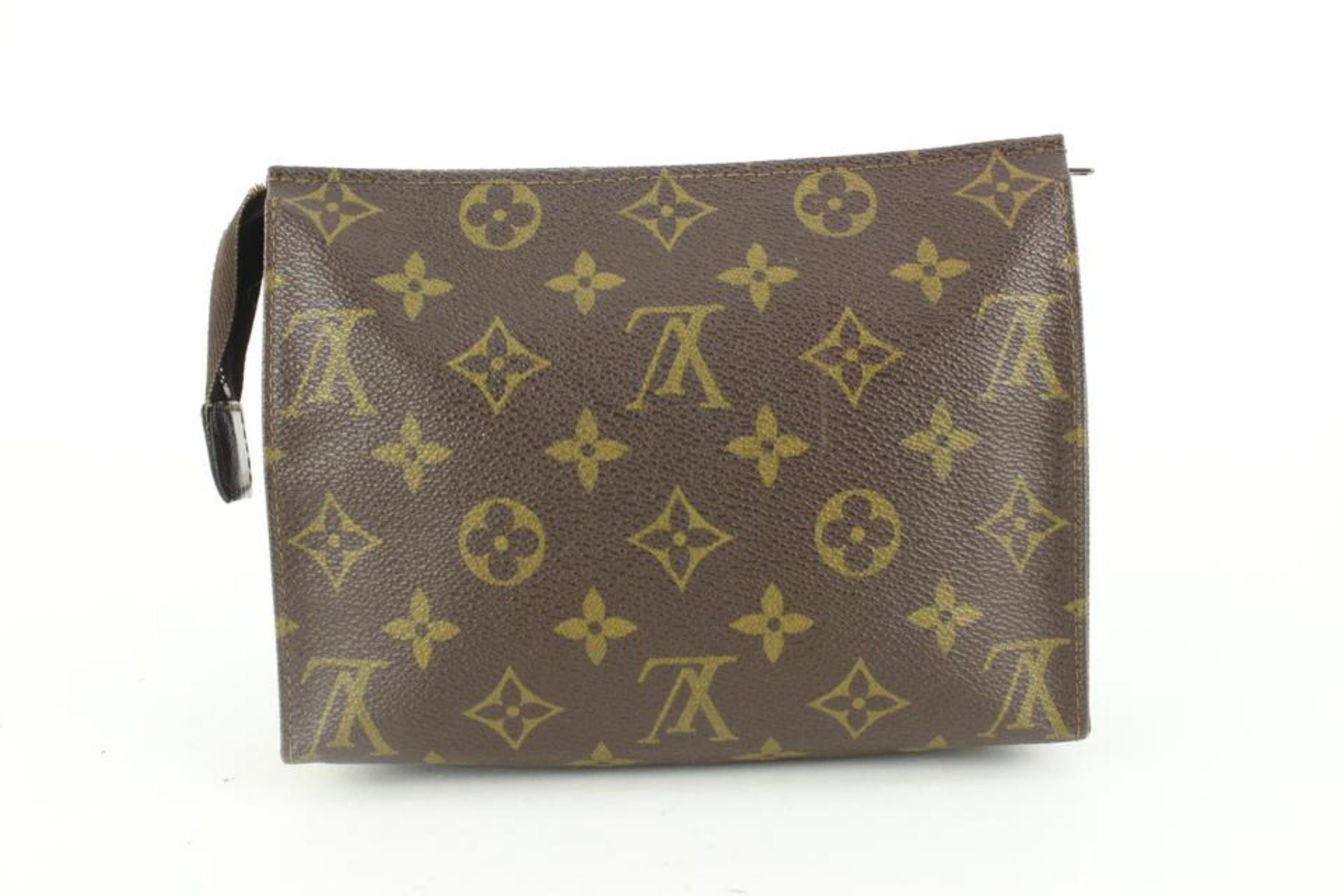 Louis Vuitton Monogram Toiletry Pouch 19 Poche Toilette Cosmetic Case 16lv24 In Good Condition For Sale In Dix hills, NY
